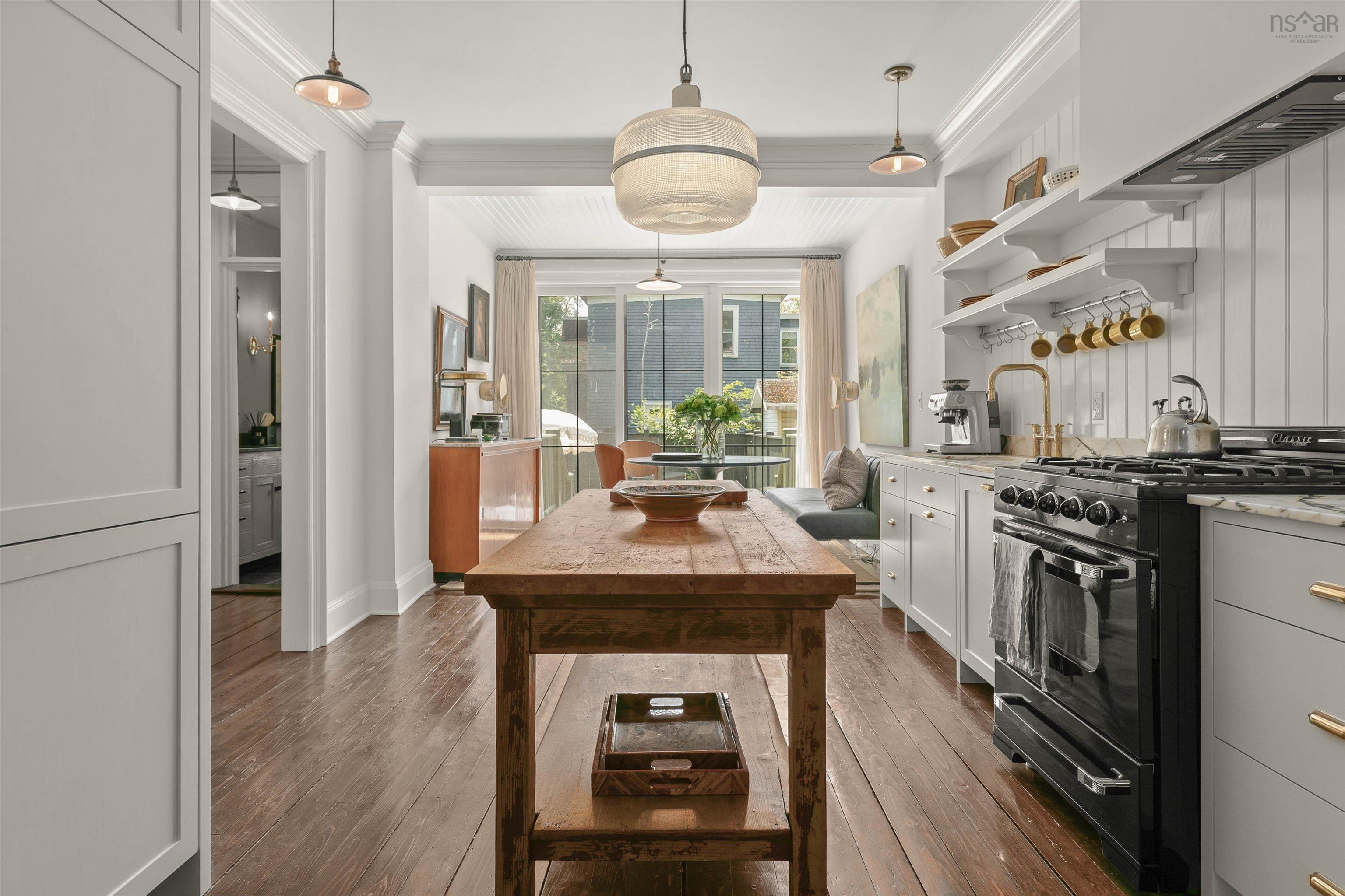 2476 John Street photo #17
