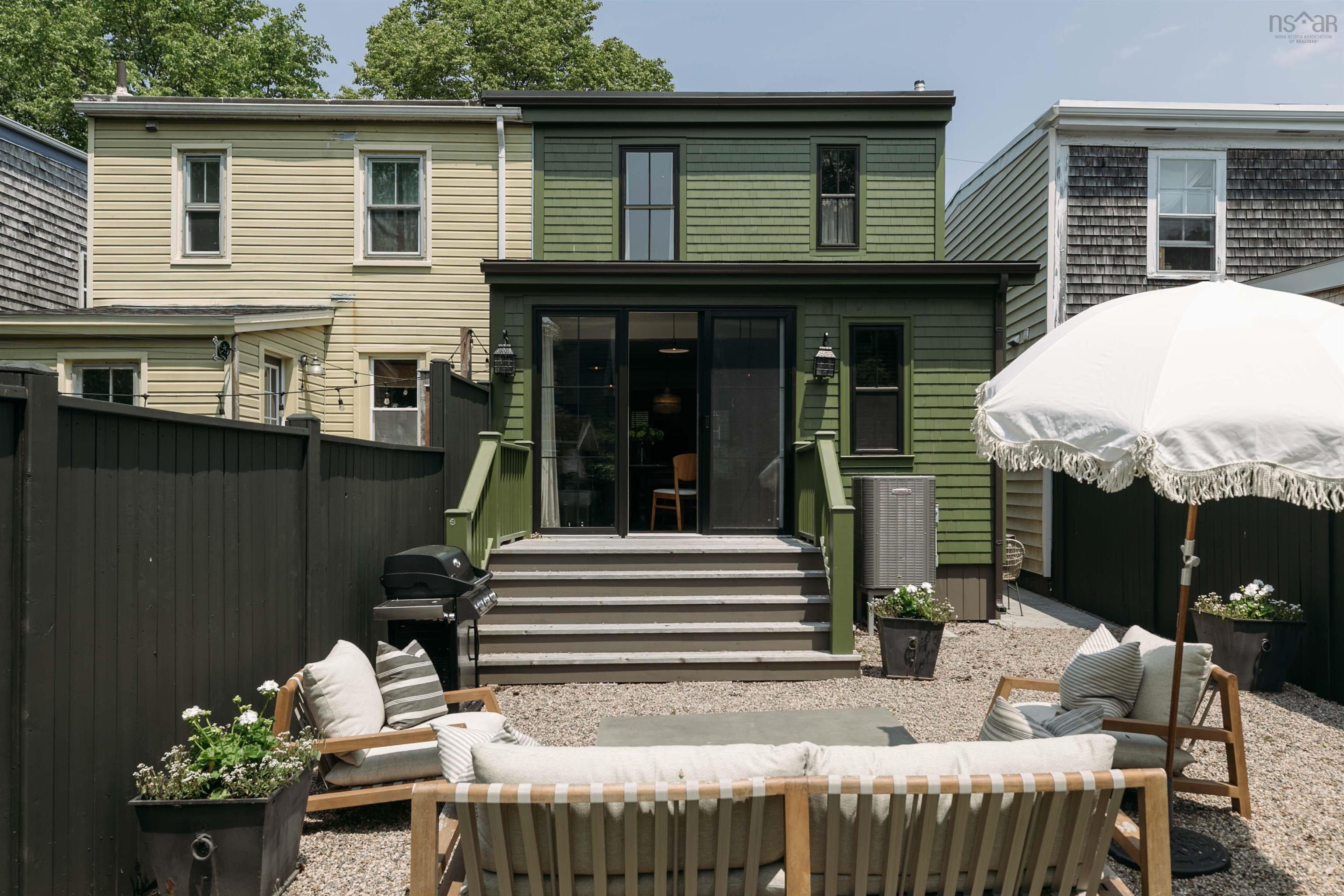 2476 John Street photo #3