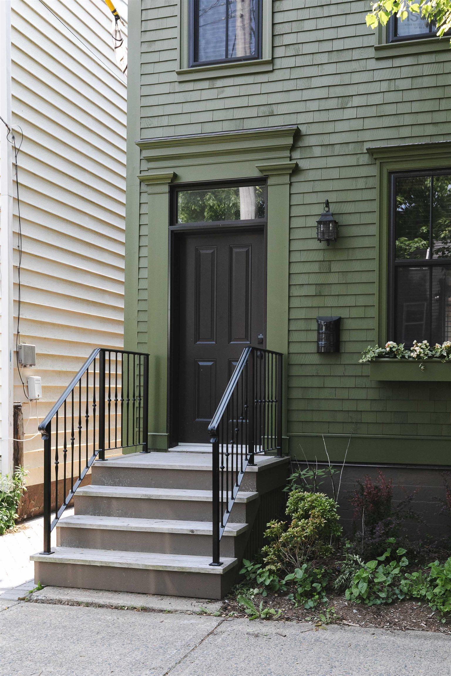 2476 John Street photo #4