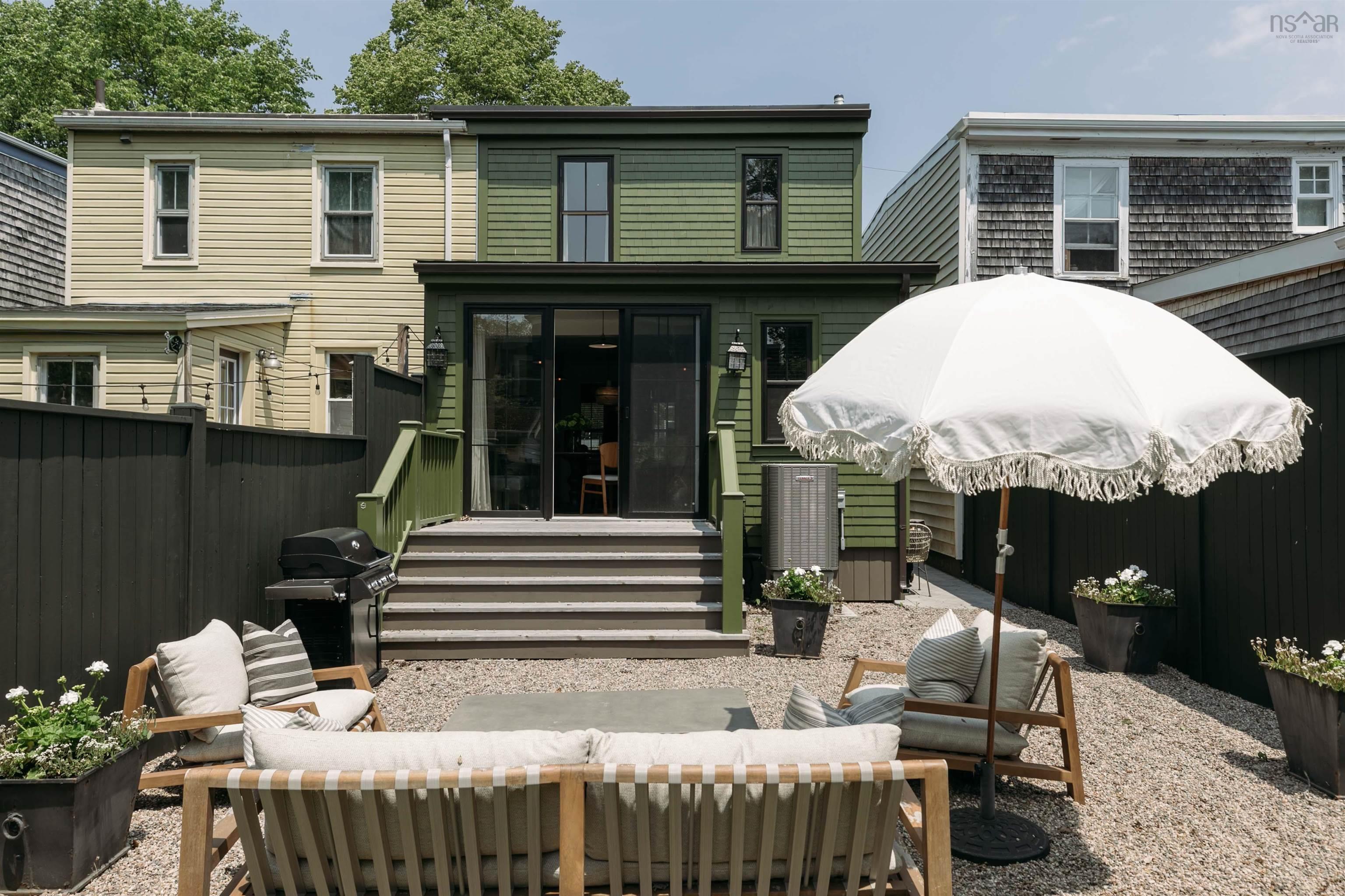 2476 John Street photo #37