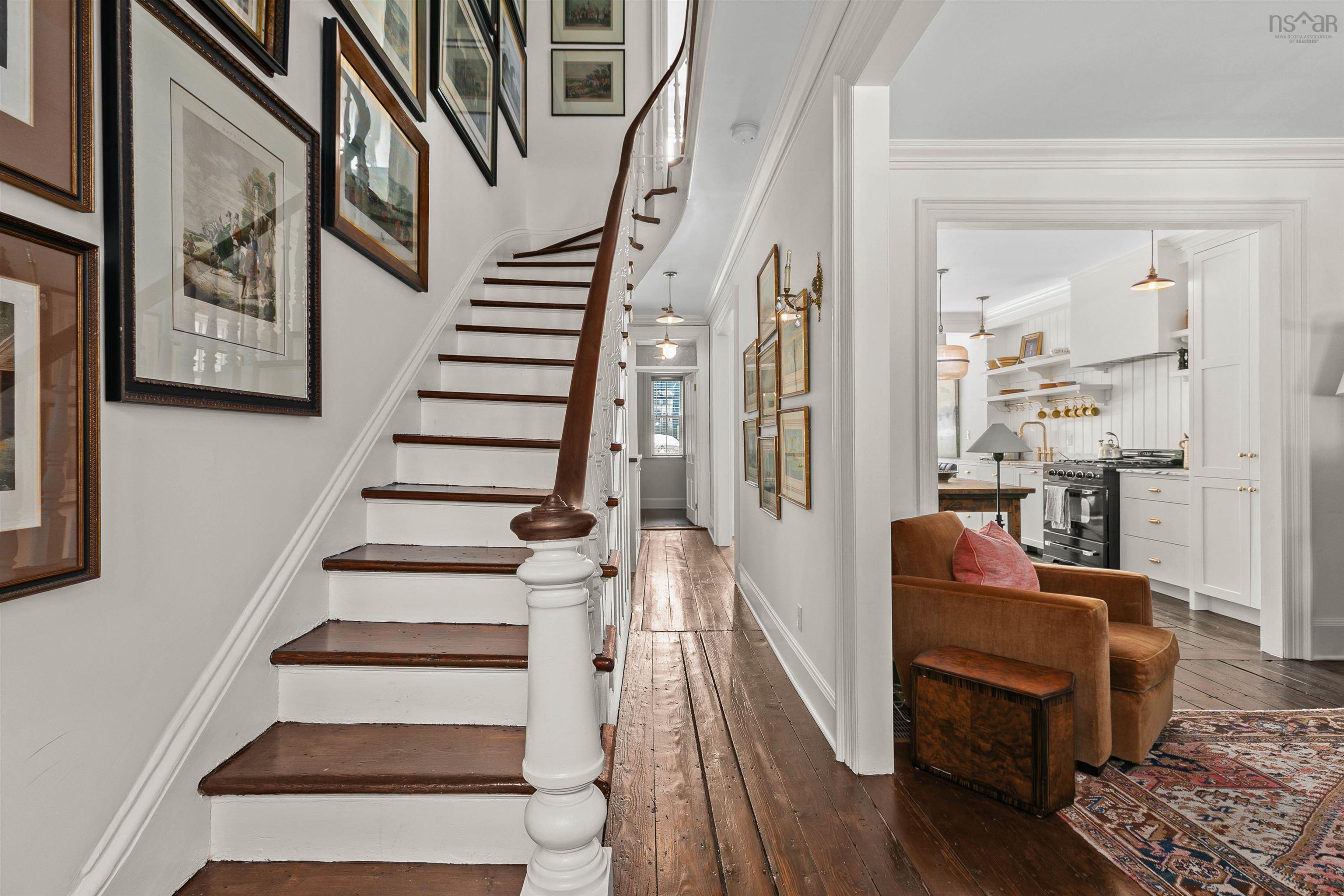 2476 John Street photo #7