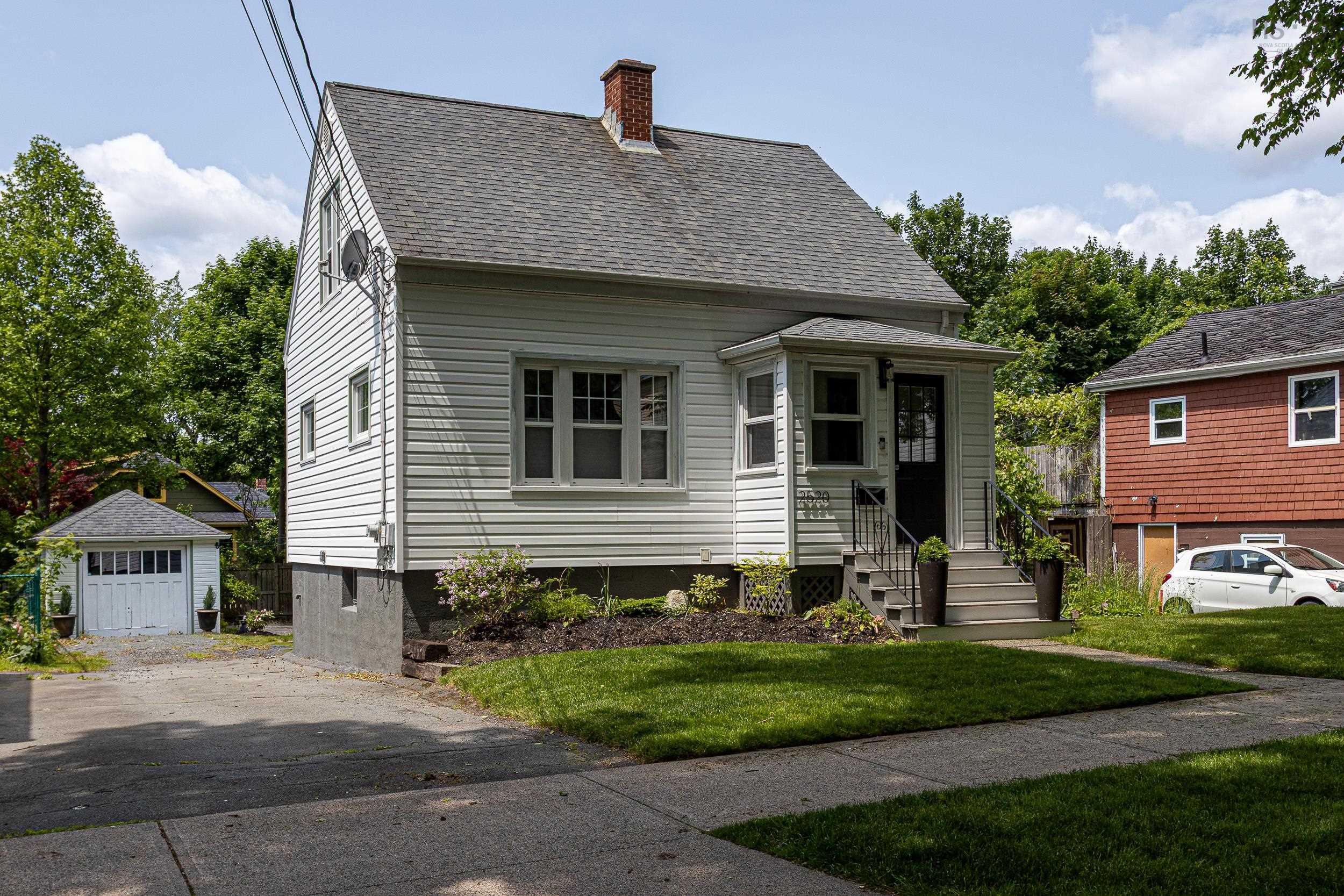 2520 Elm Street photo #2