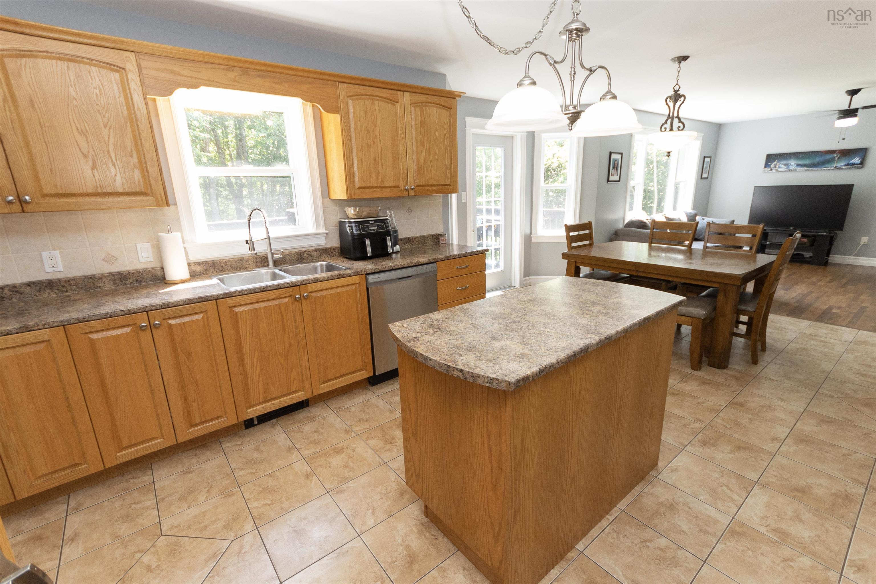 202 Lindforest Court photo #13