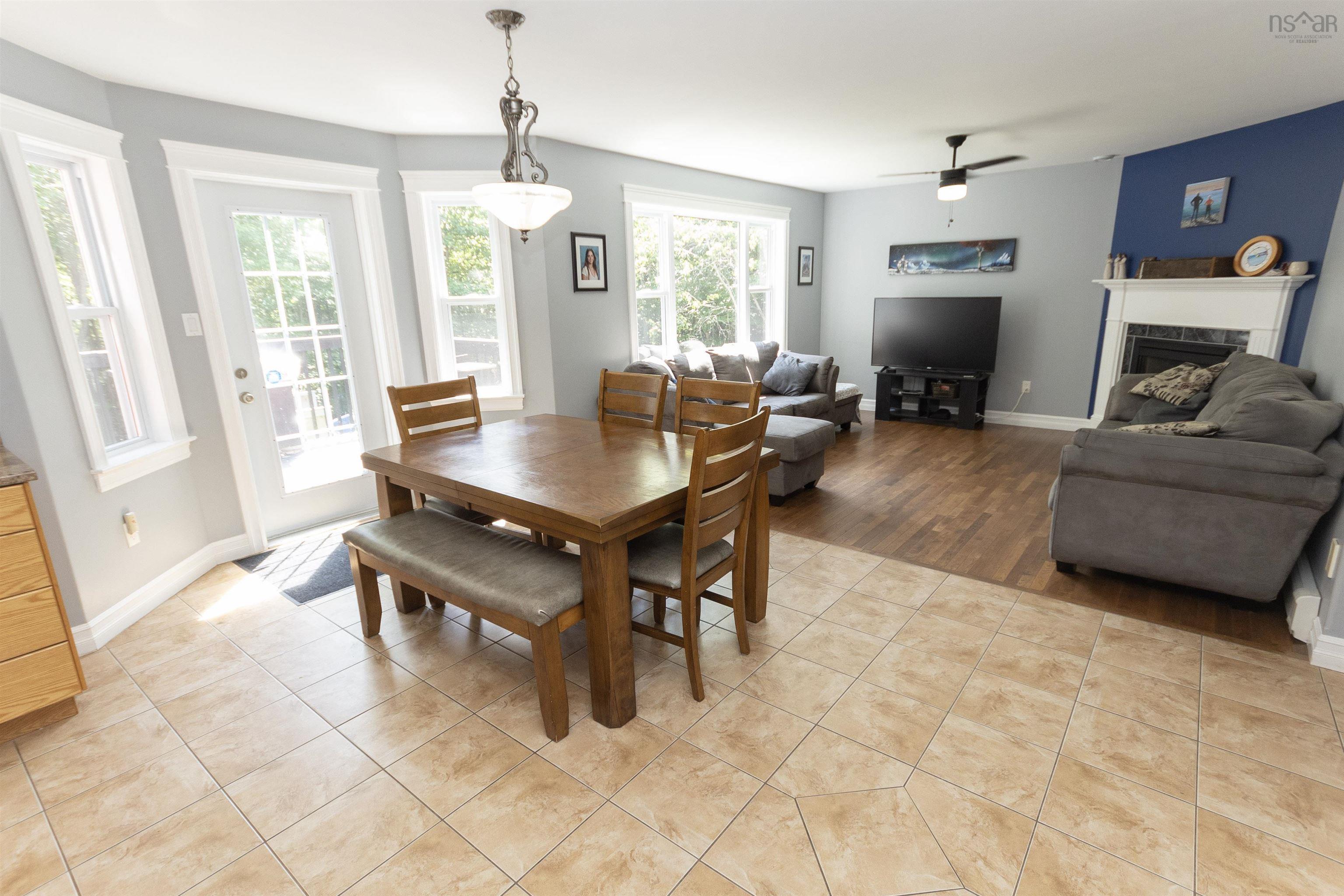 202 Lindforest Court photo #18