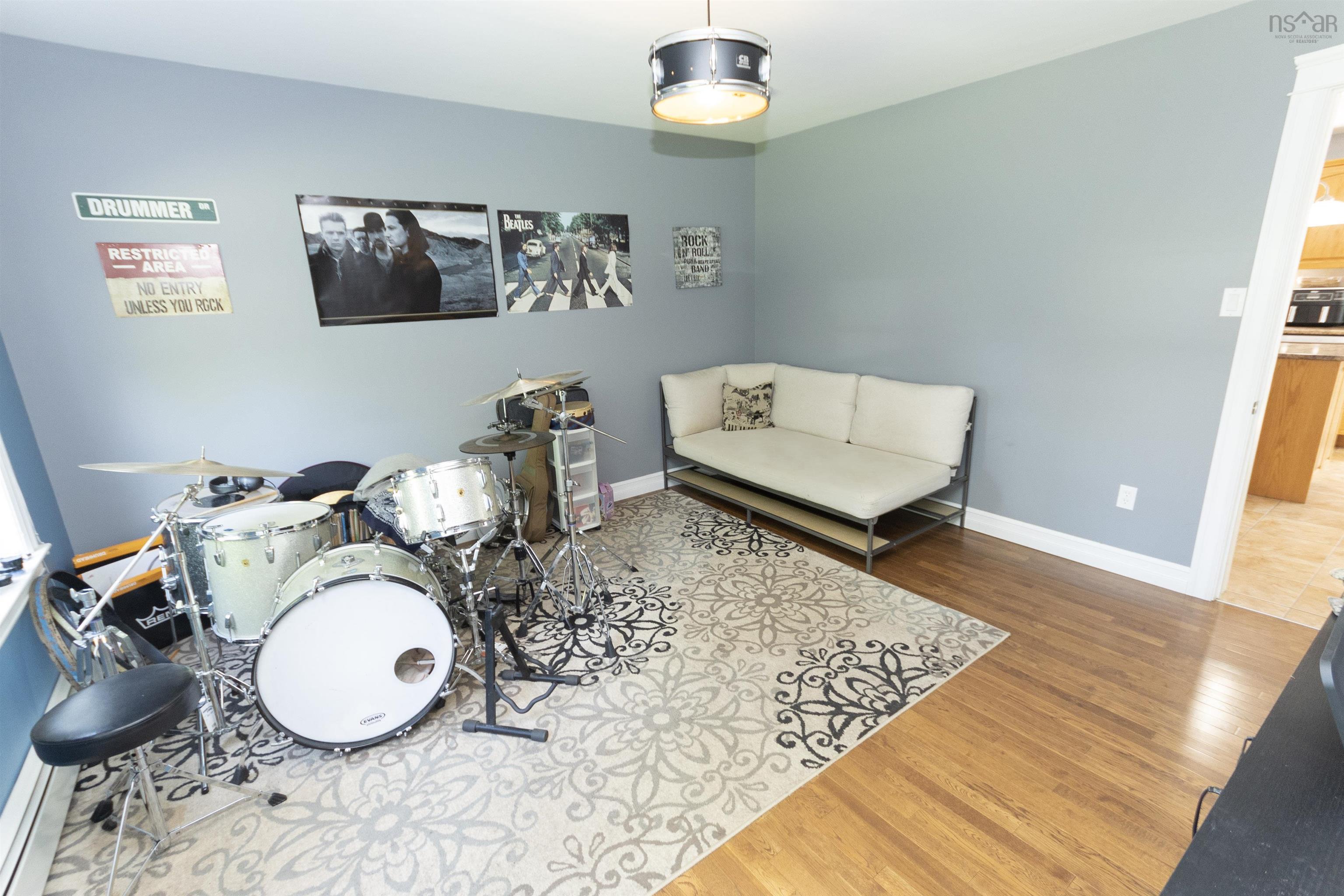 202 Lindforest Court photo #22