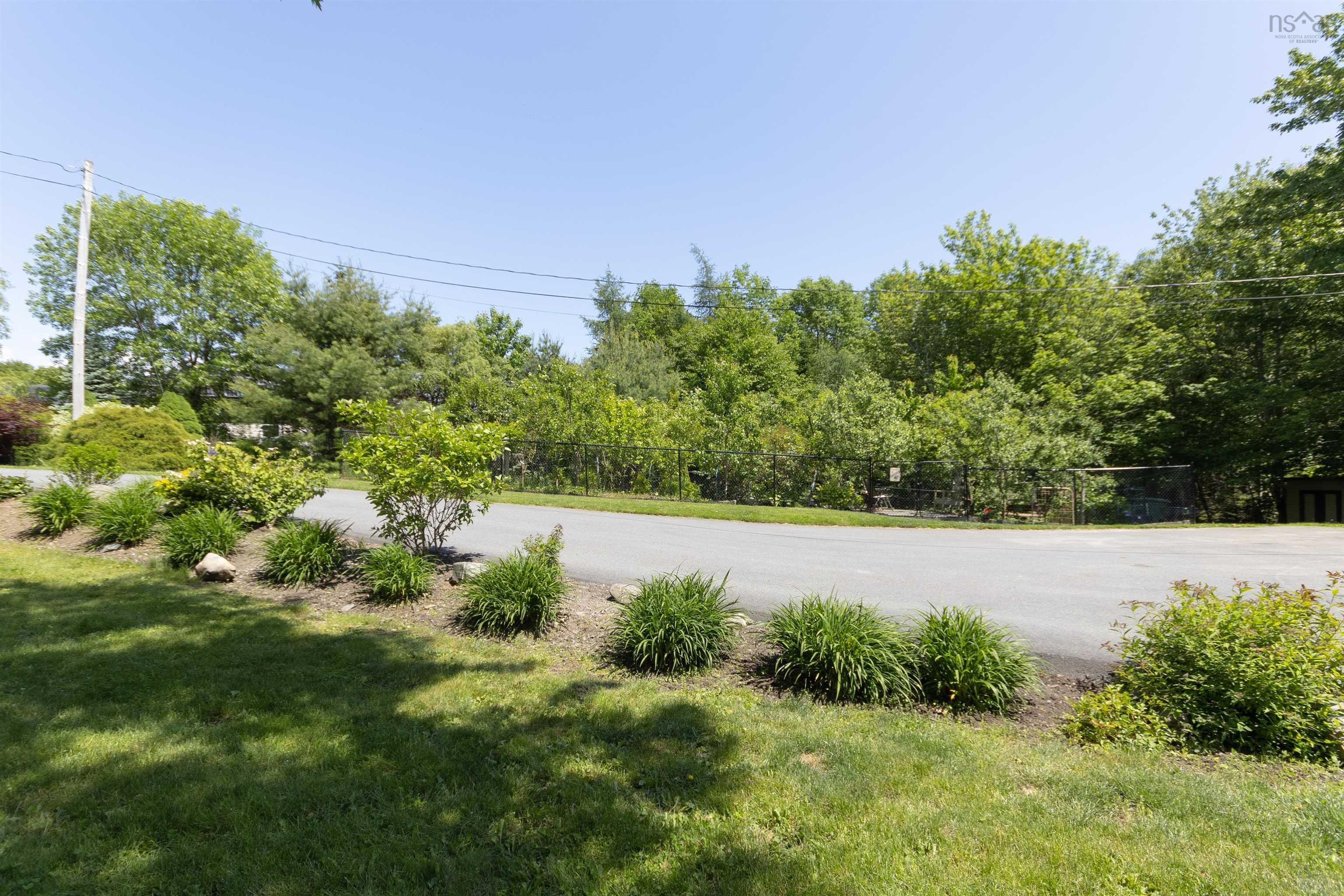202 Lindforest Court photo #4