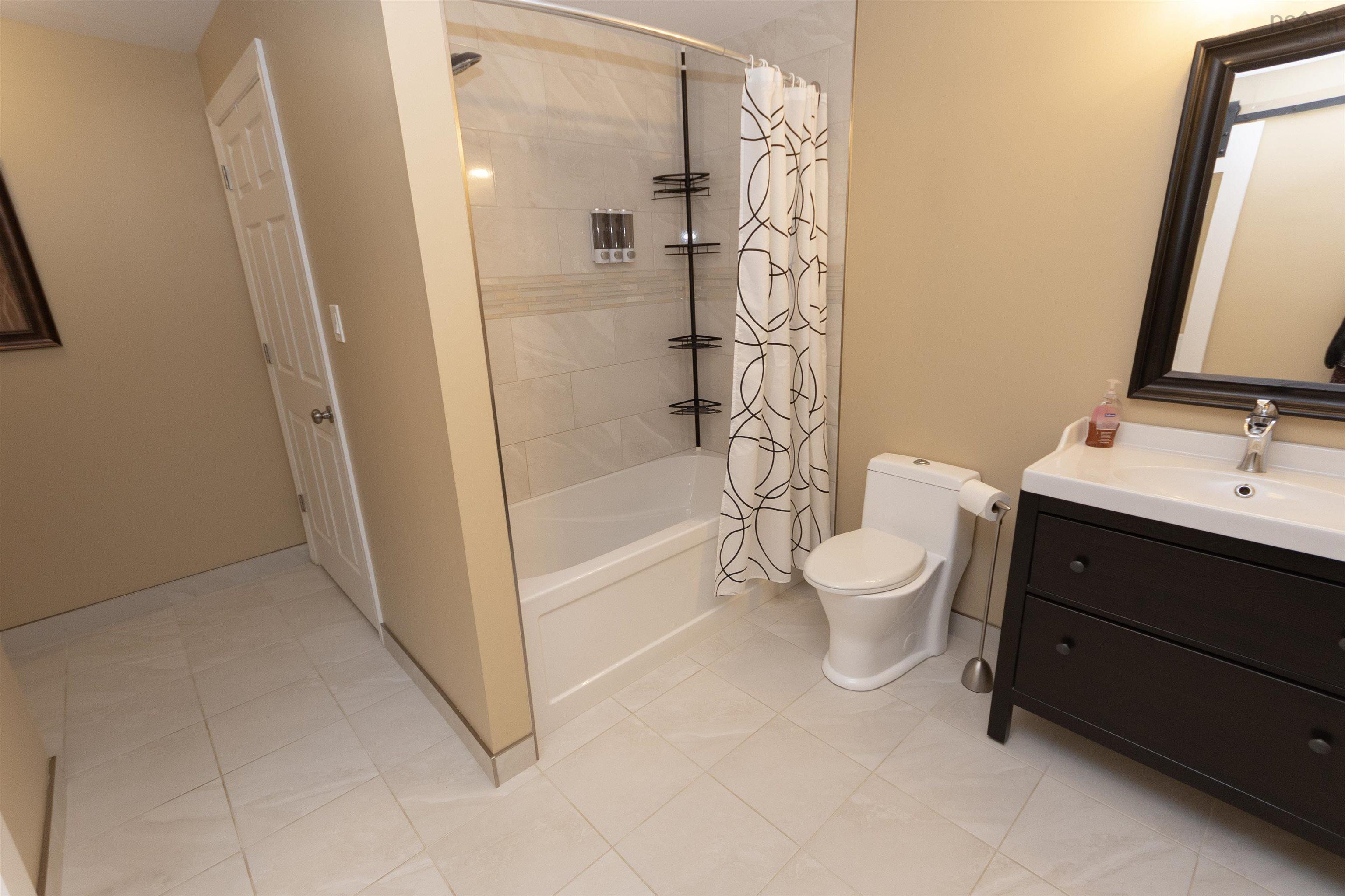 202 Lindforest Court photo #40