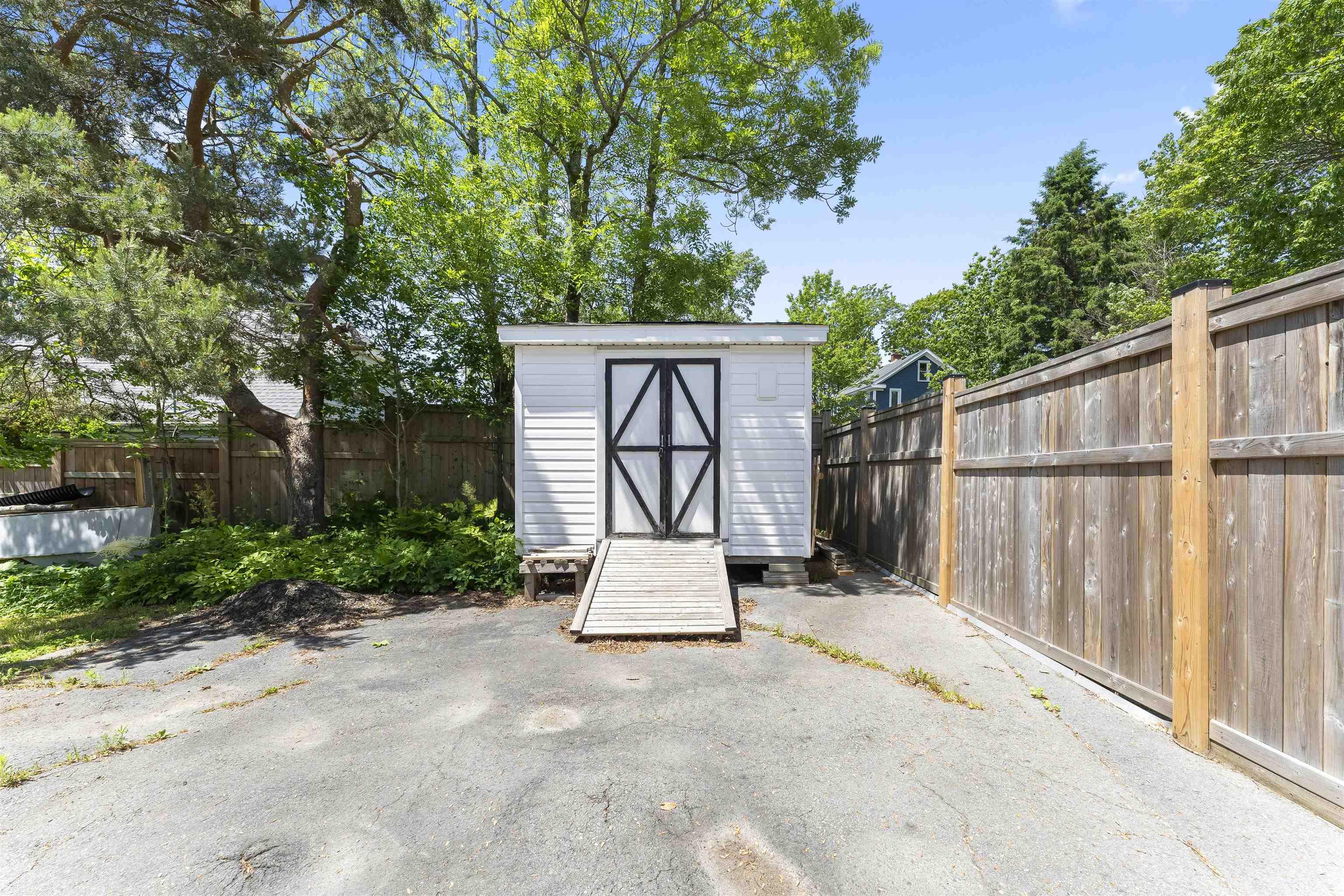226 Prince Arthur Avenue photo #32