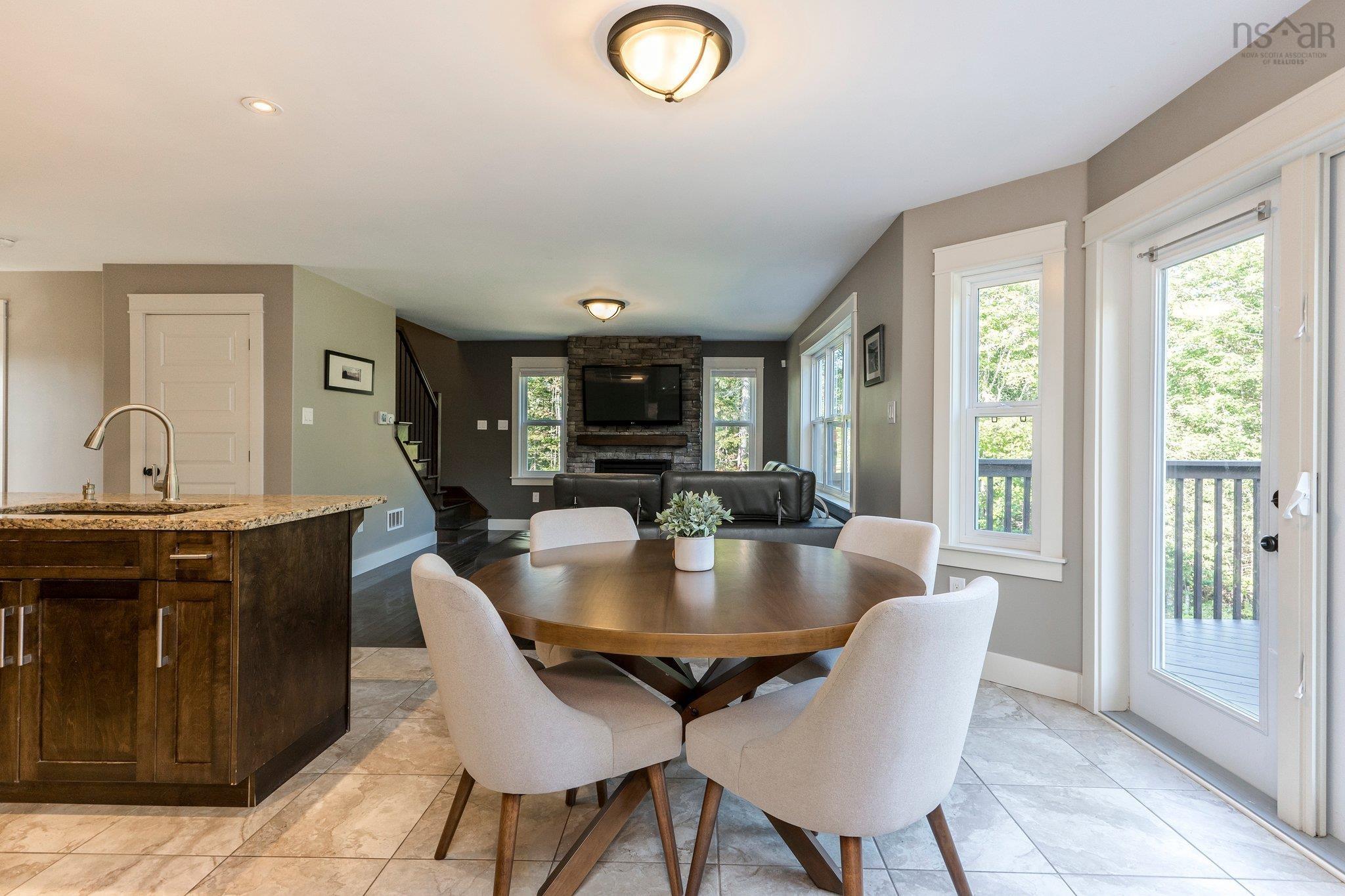 110 Coulter Crescent photo #13