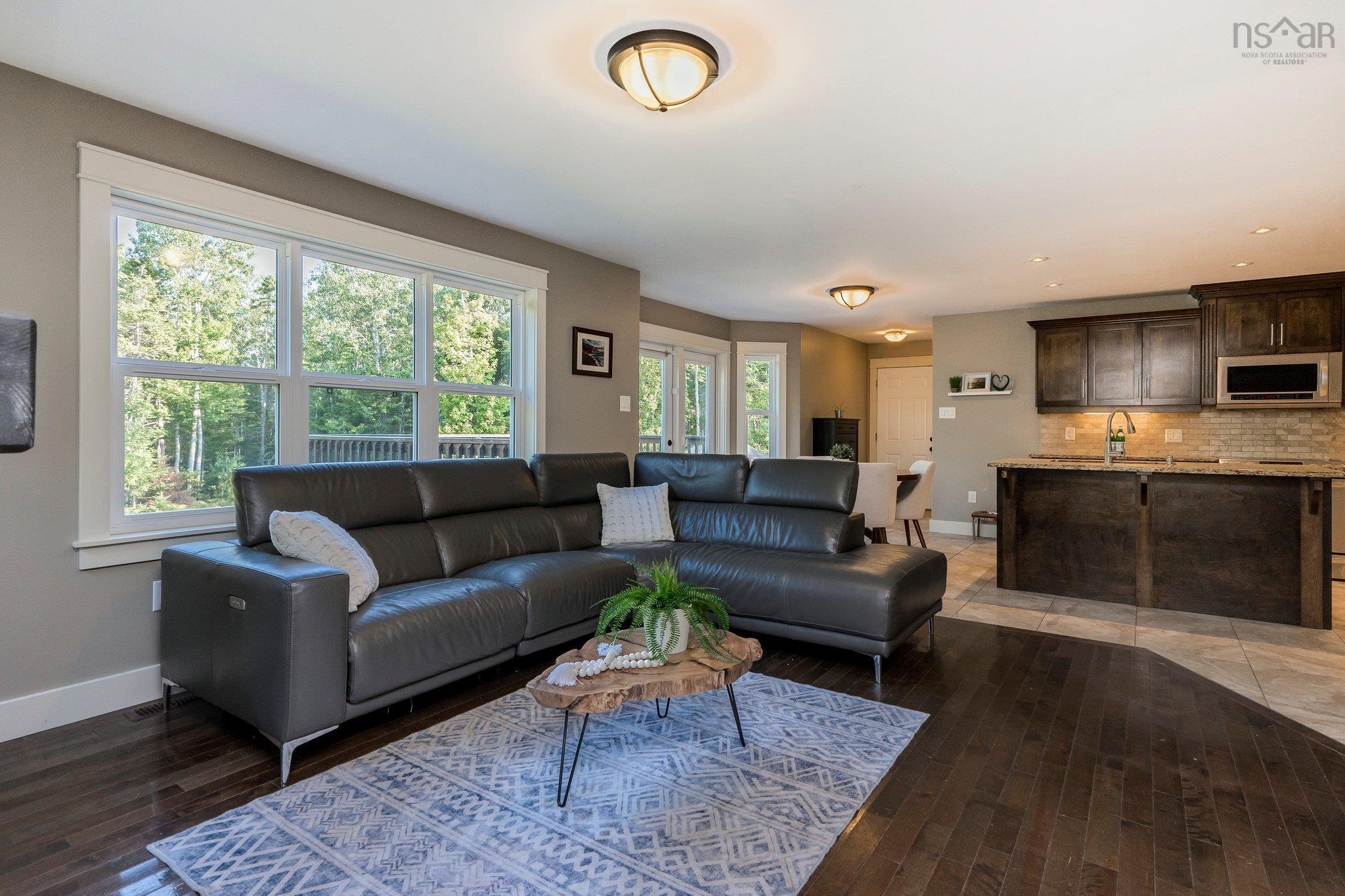 110 Coulter Crescent photo #16