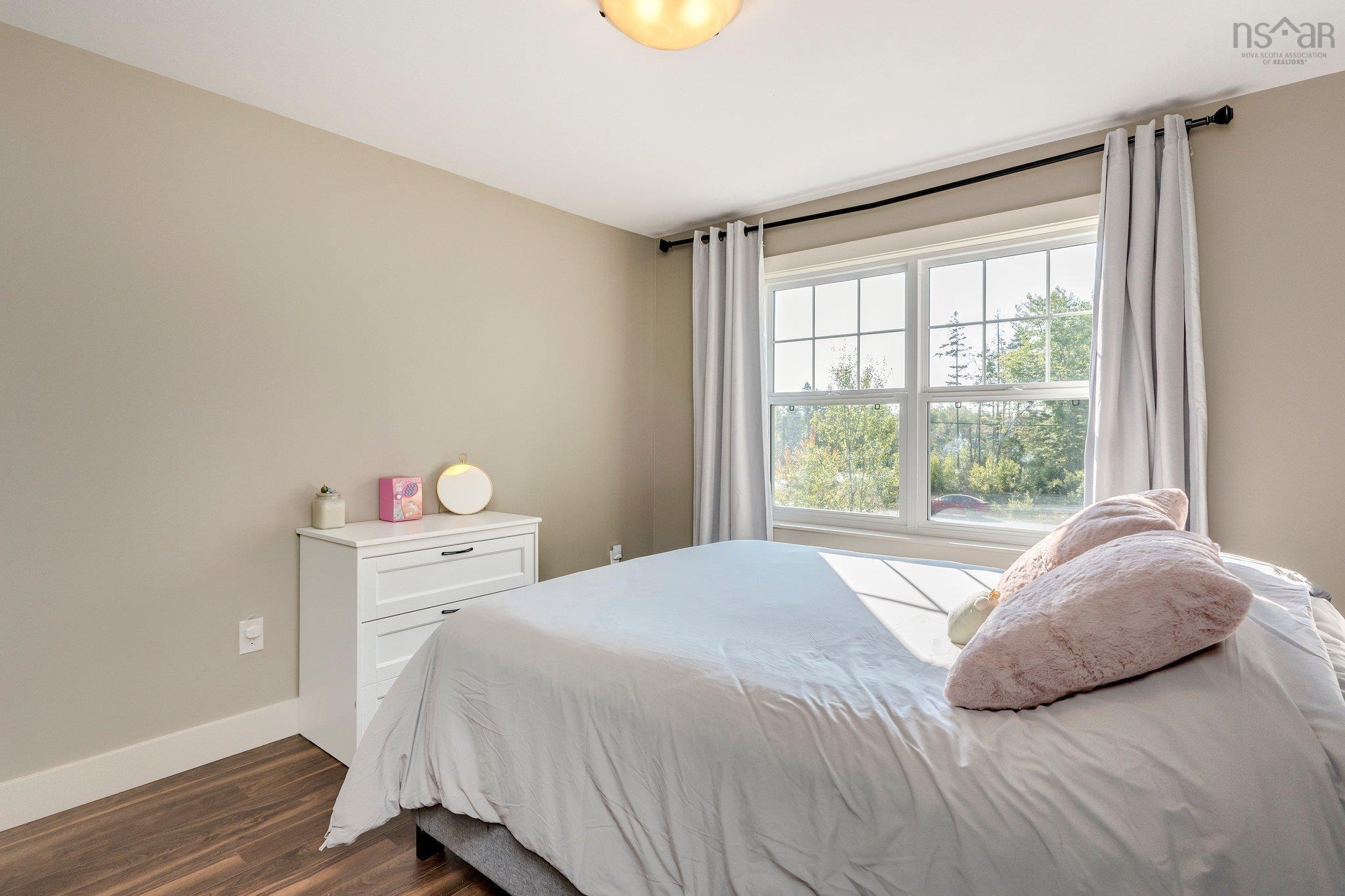 110 Coulter Crescent photo #18