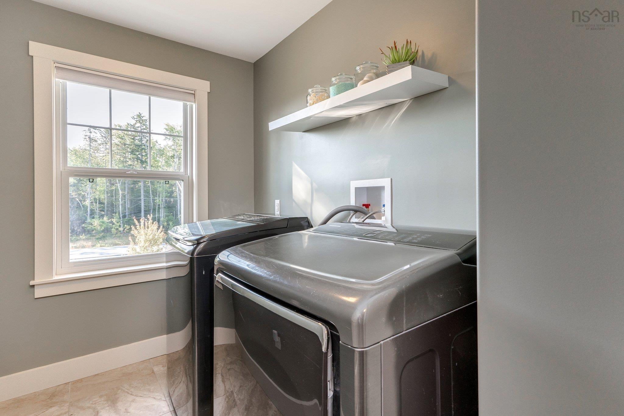 110 Coulter Crescent photo #20