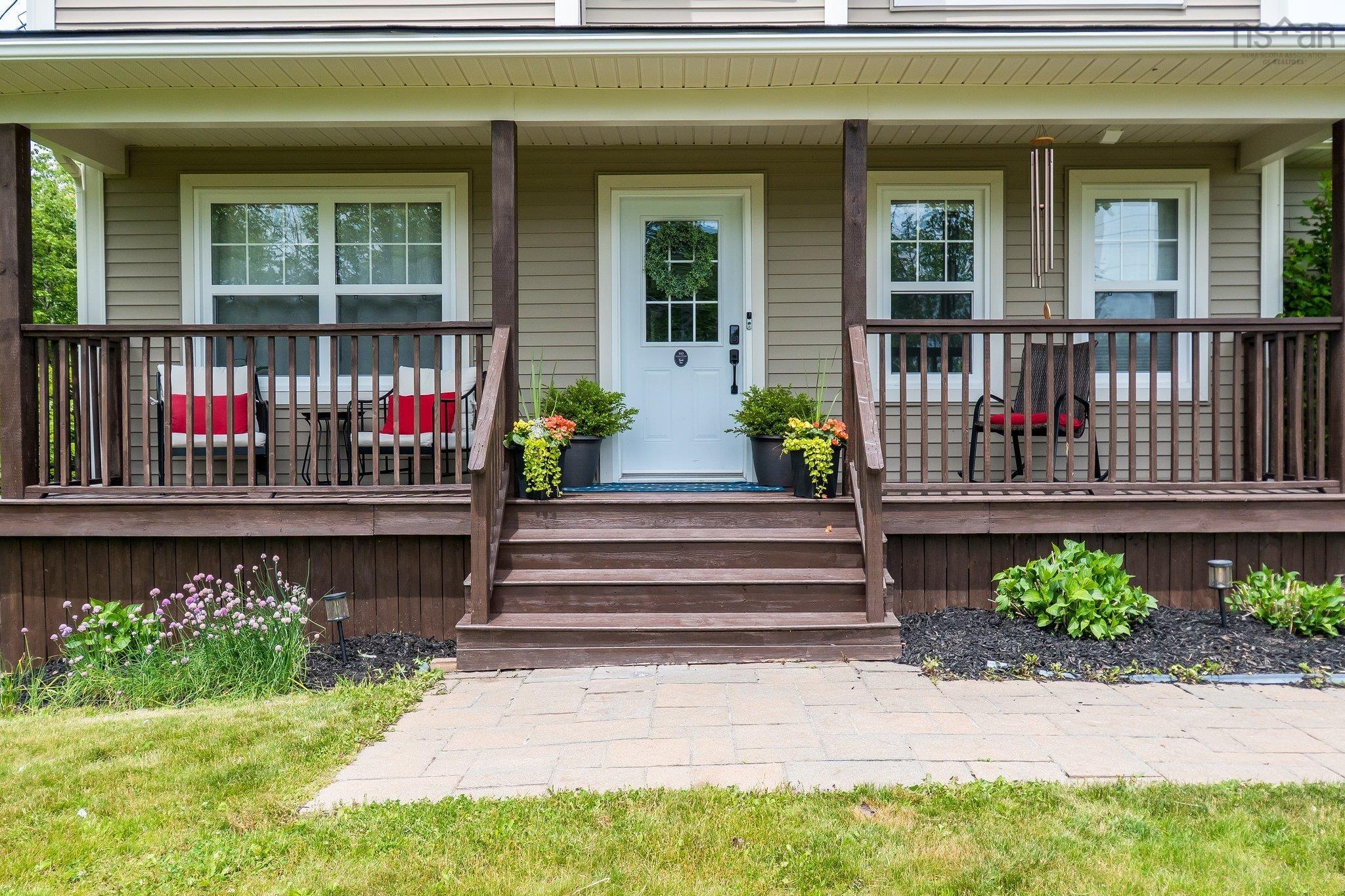 110 Coulter Crescent photo #3