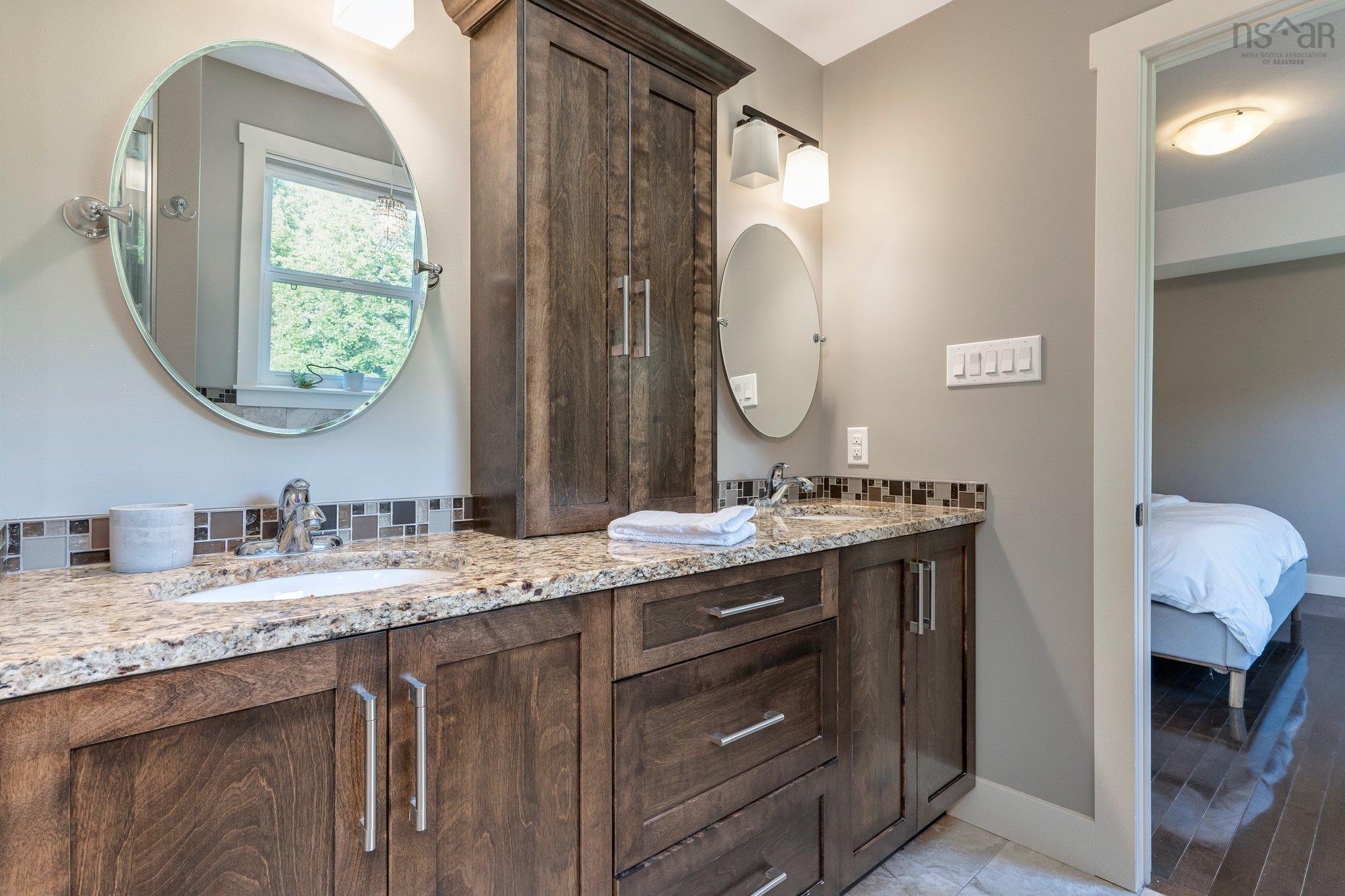 110 Coulter Crescent photo #27