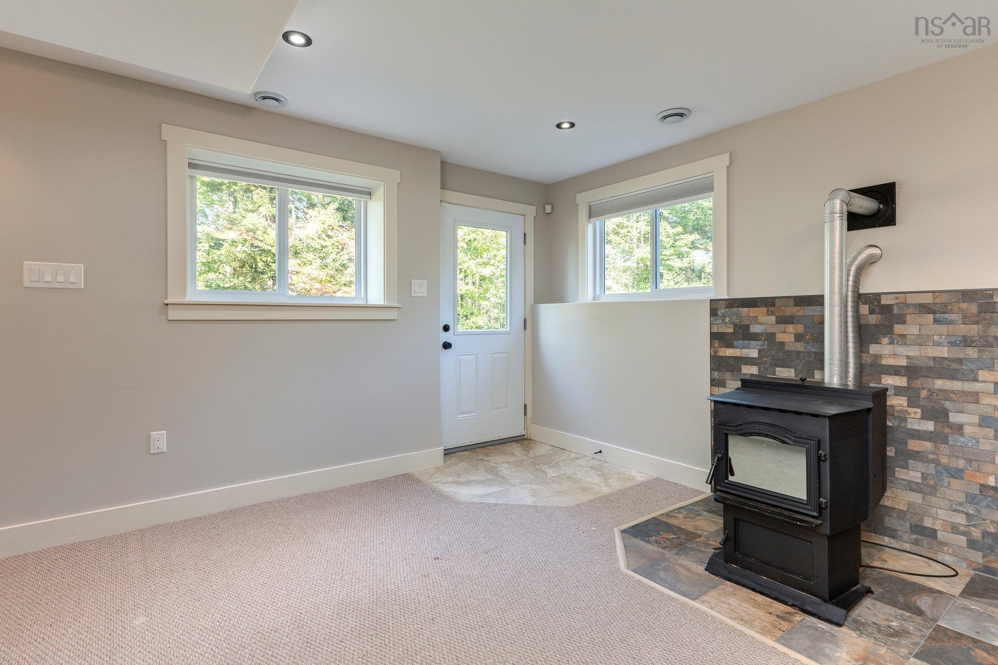 110 Coulter Crescent photo #30