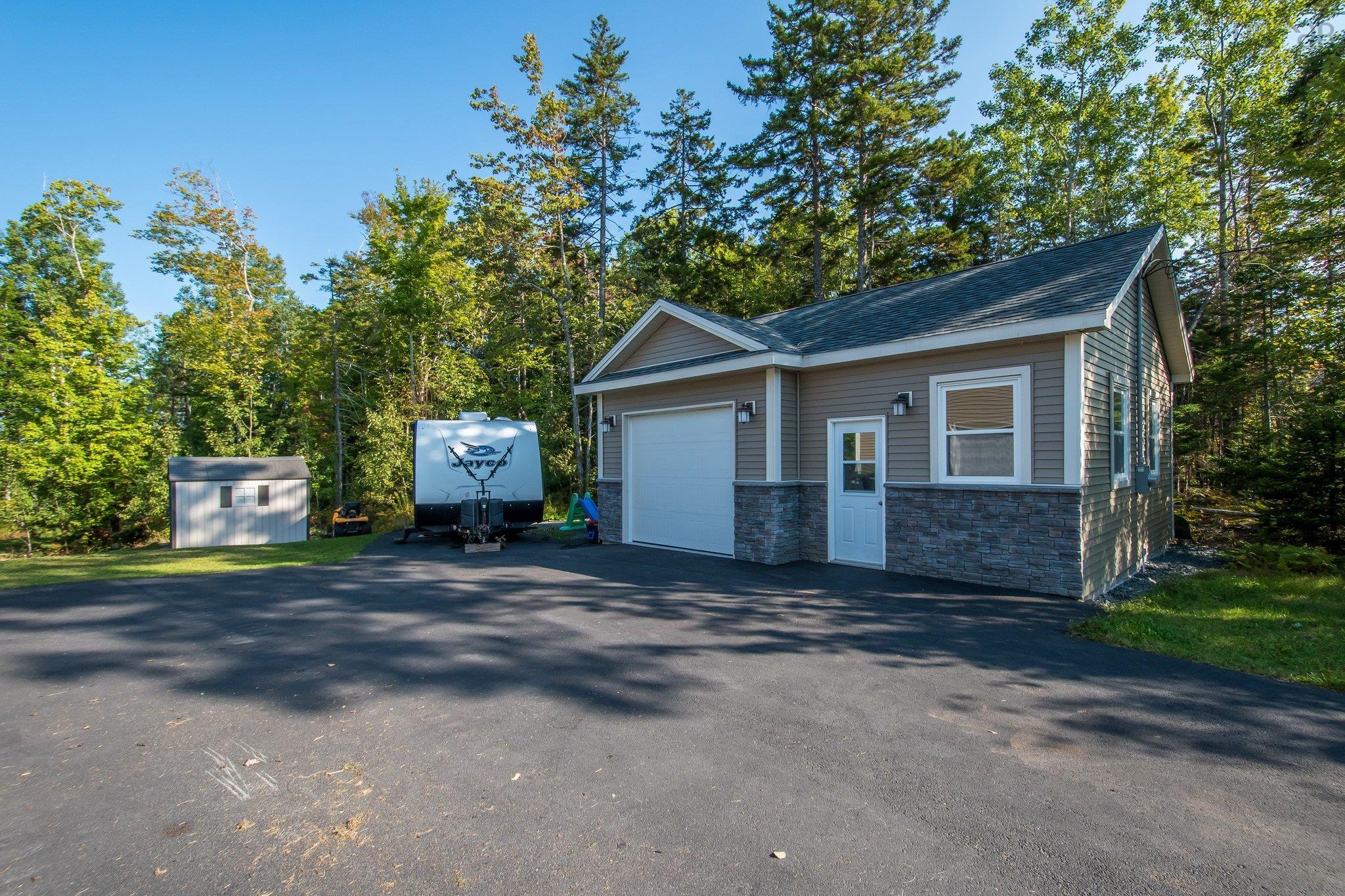 110 Coulter Crescent photo #33