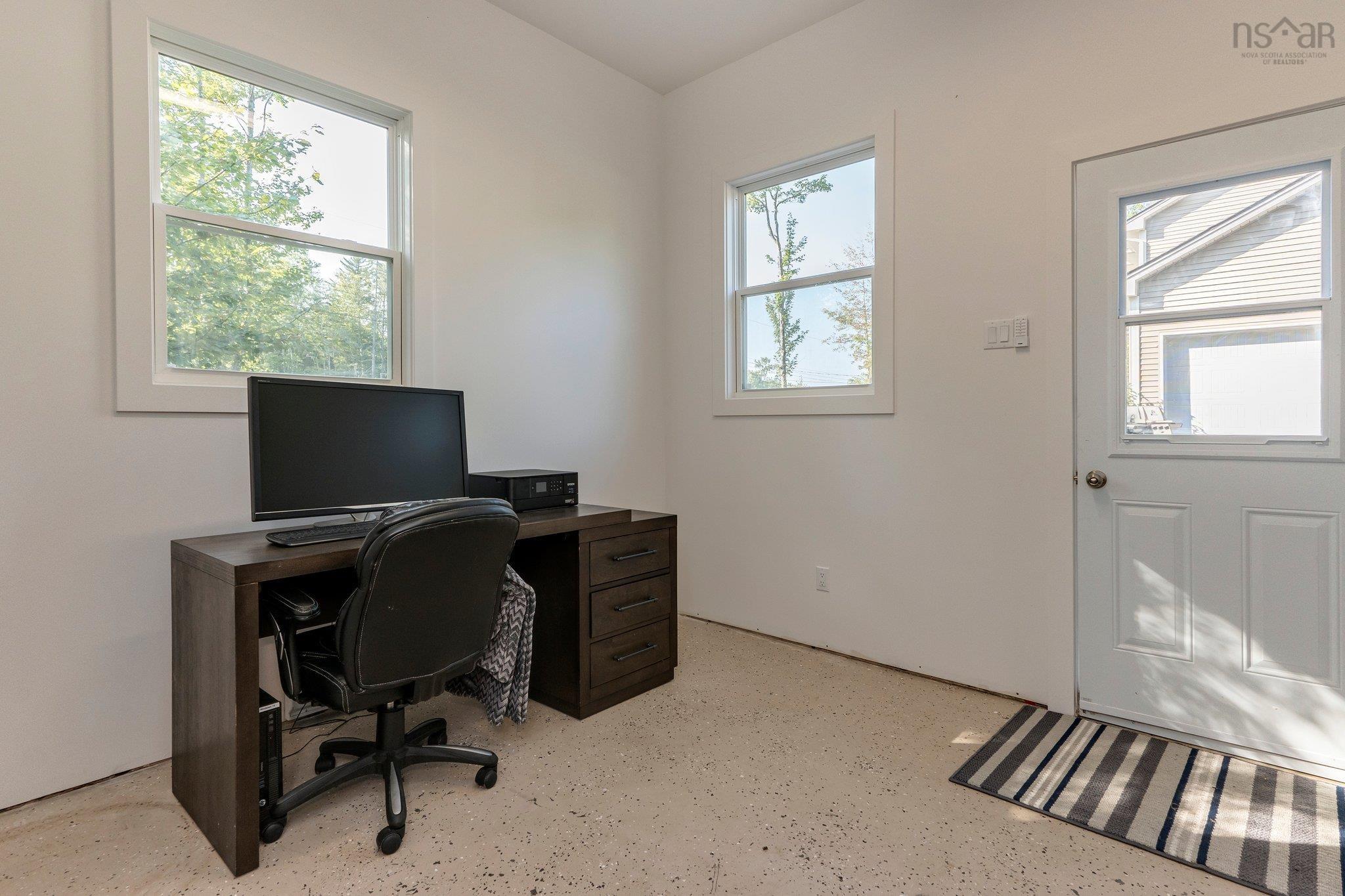 110 Coulter Crescent photo #34