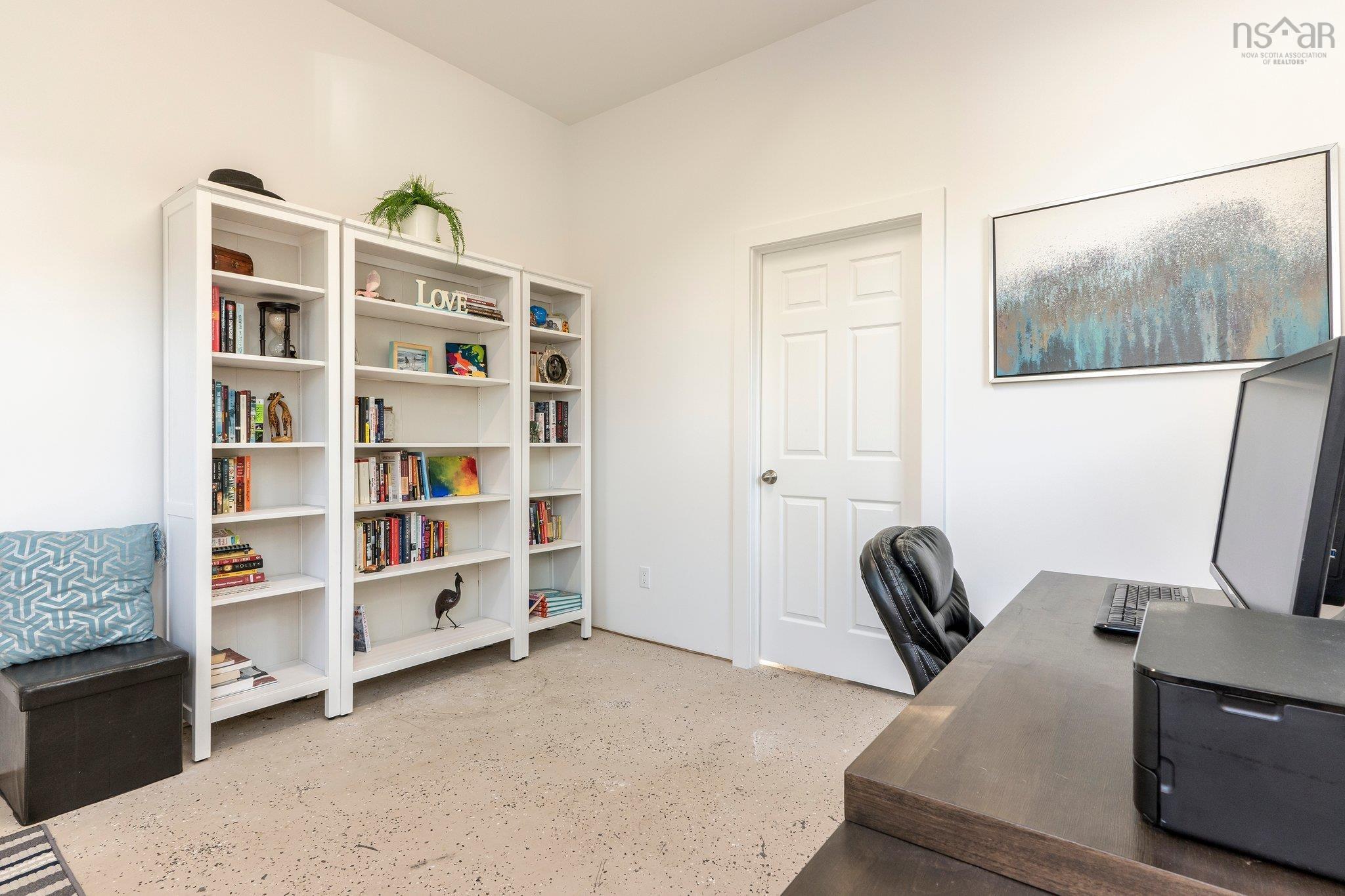 110 Coulter Crescent photo #35