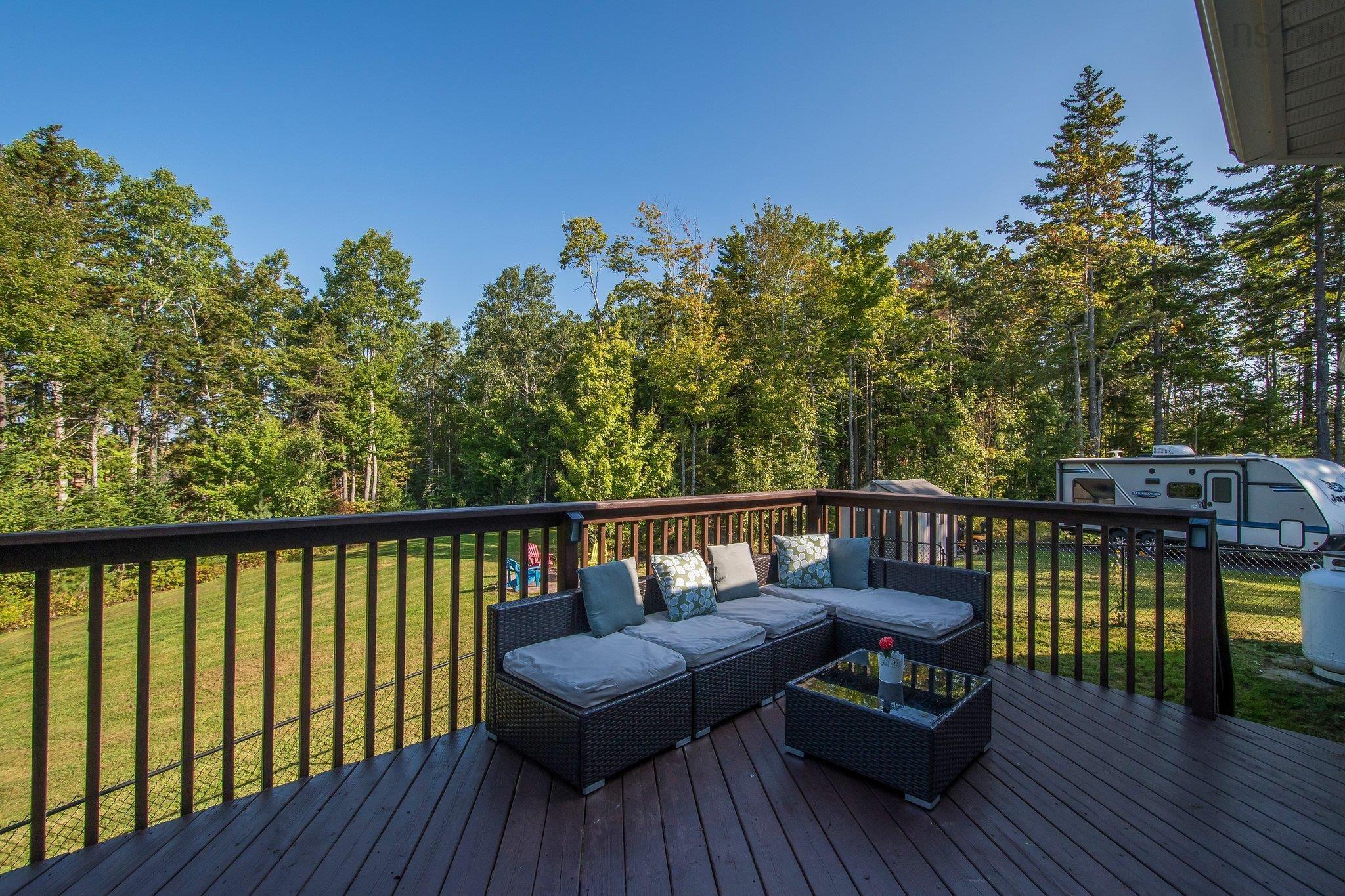 110 Coulter Crescent photo #40