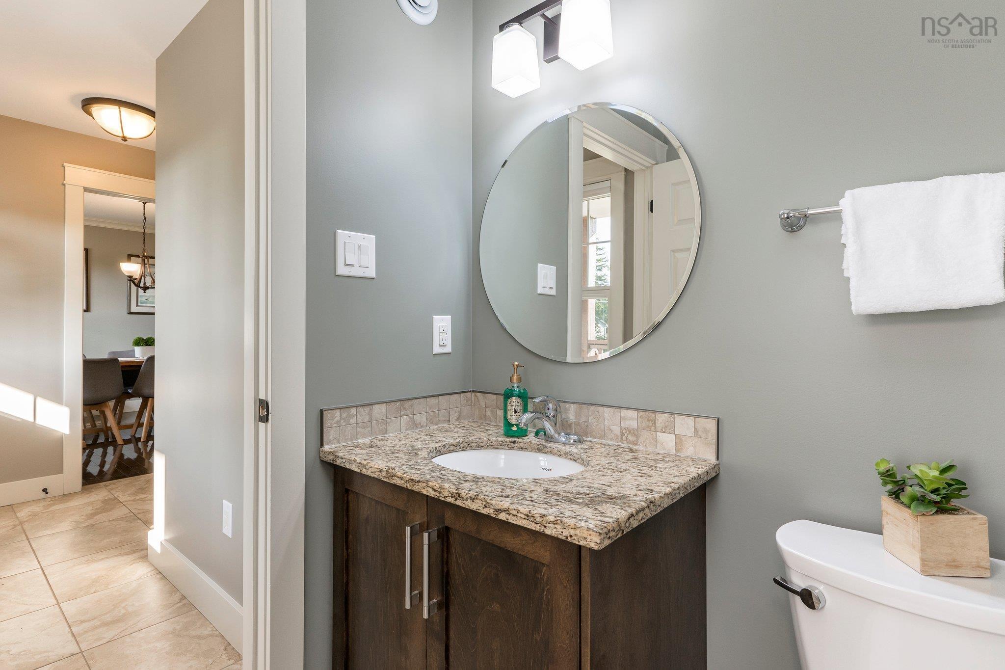 110 Coulter Crescent photo #8