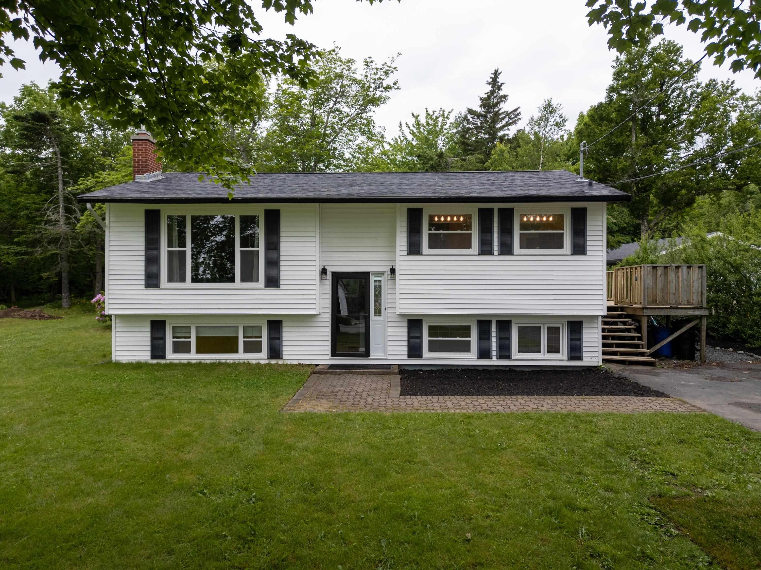 68 KAREN CRES, PORTERS LAKE, NS Photo 1