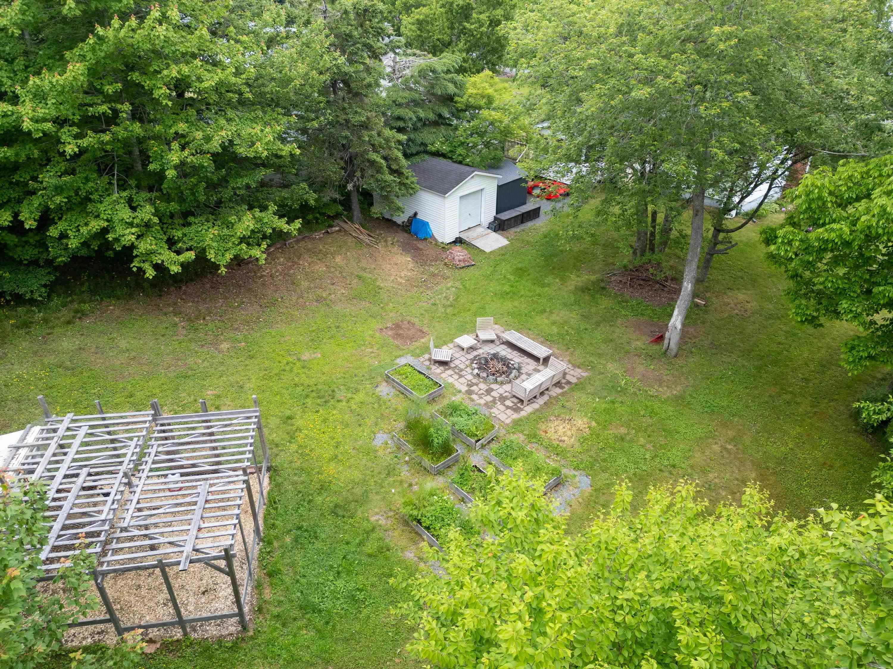 68 Karen Crescent photo #32