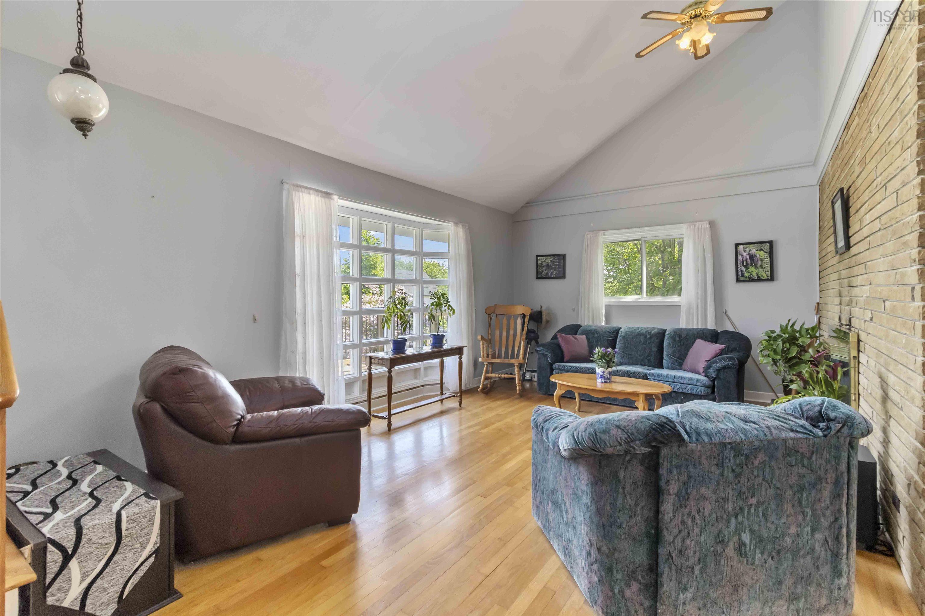 98 Wildwood Boulevard photo #8
