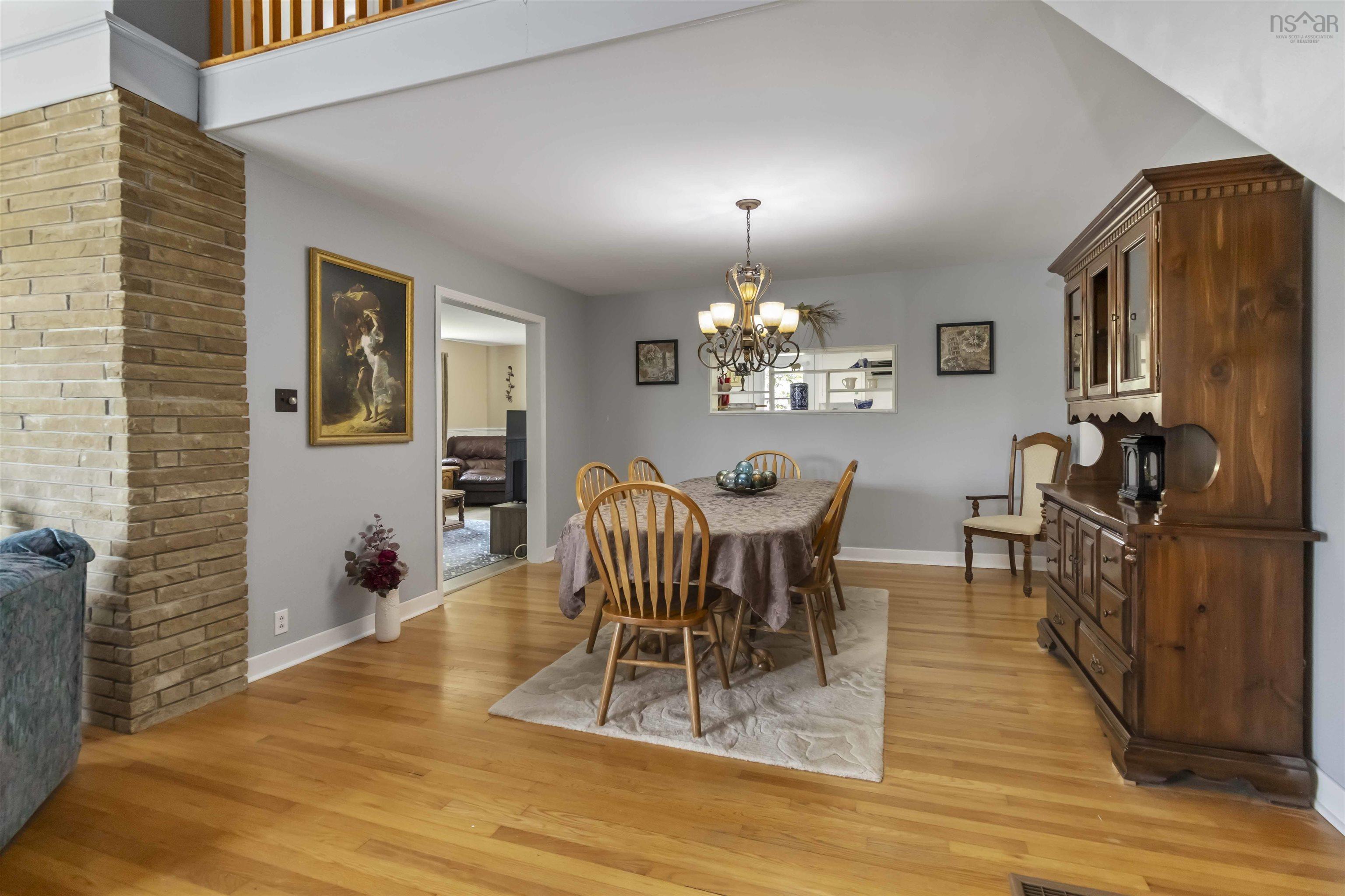 98 Wildwood Boulevard photo #9