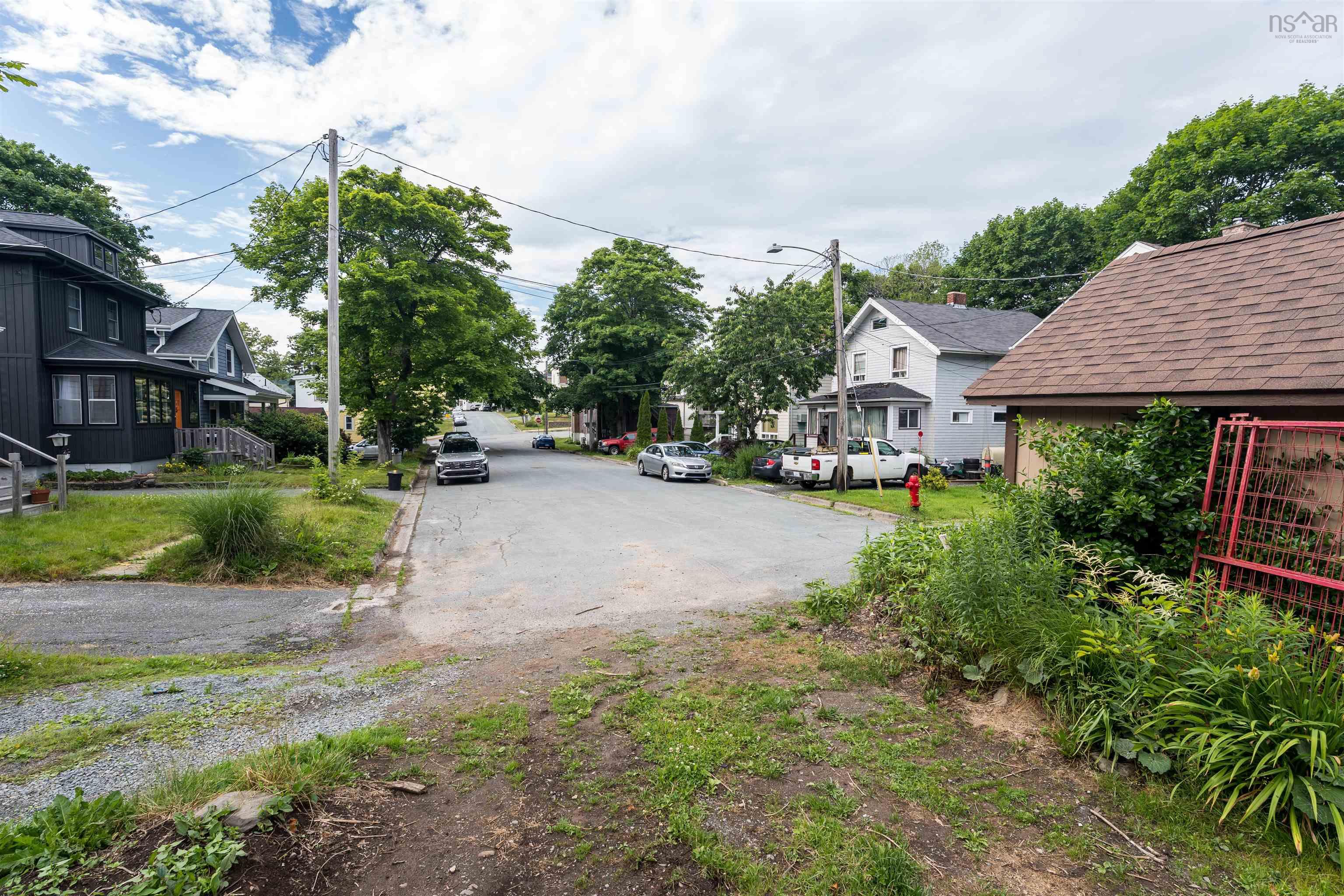 1 THOMPSON ST, DARTMOUTH, NS