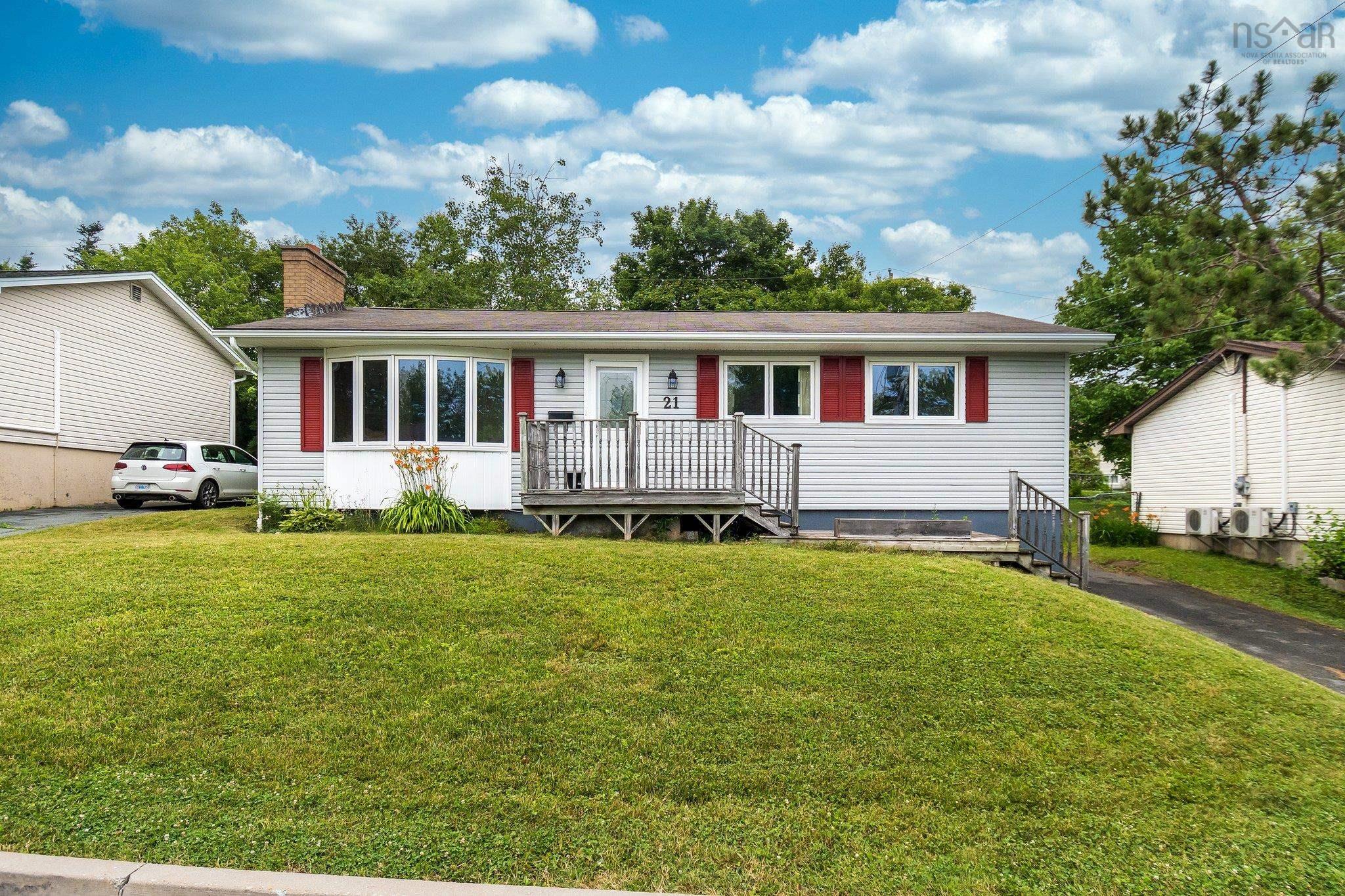 21 SPINNER CRES, LOWER SACKVILLE, NS Photo 1