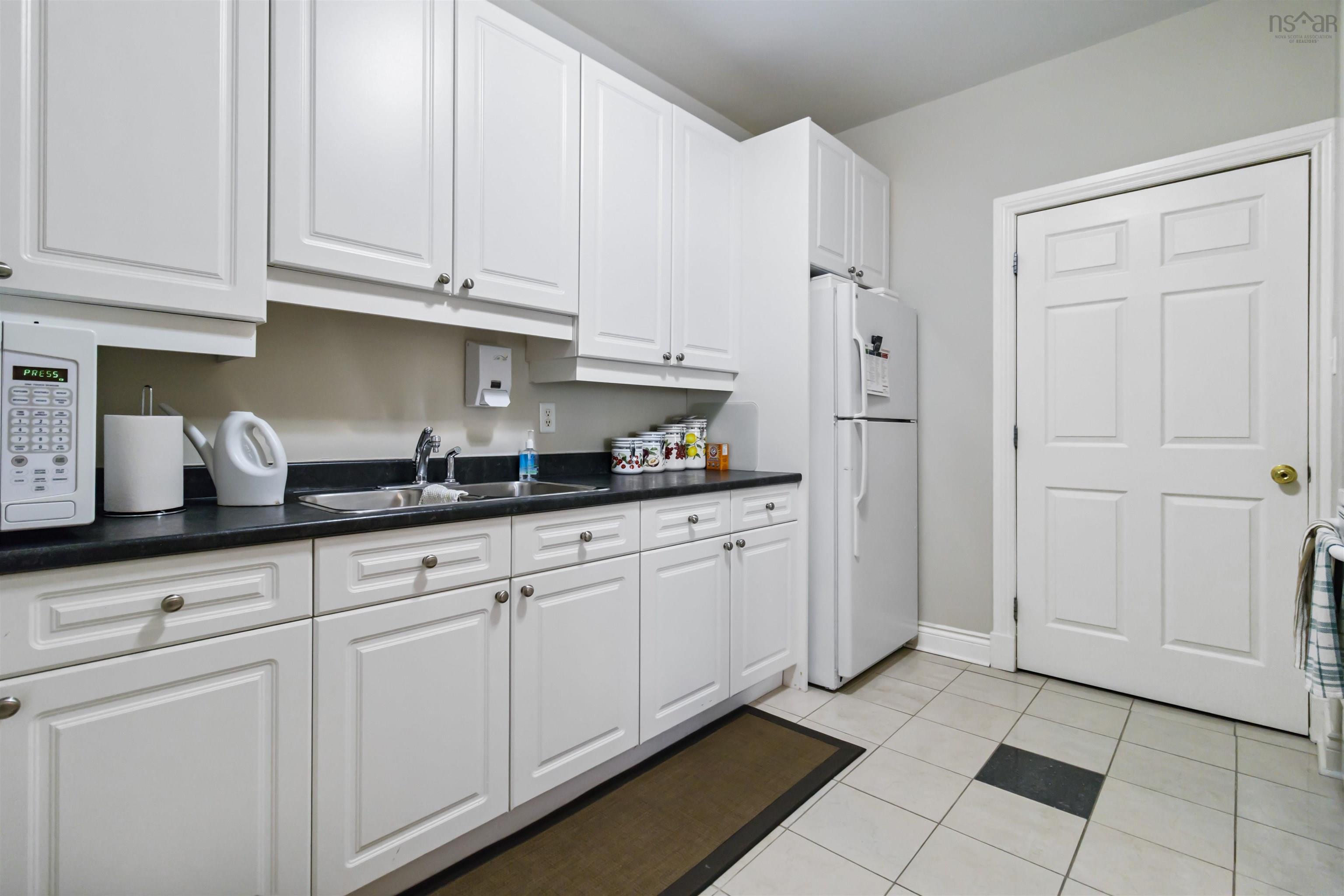 110 53 Bedros Lane photo #32