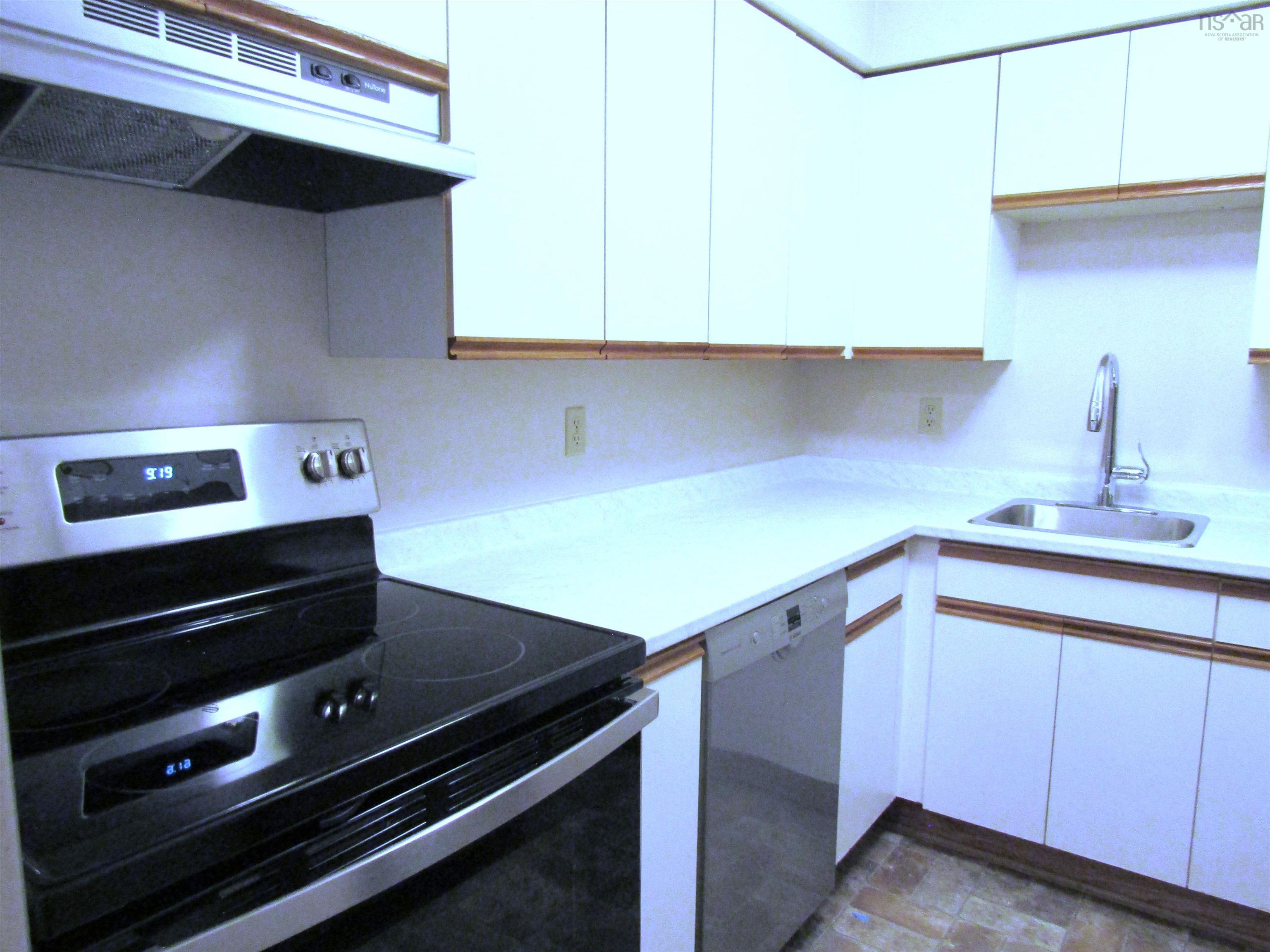 13 5 Rose Way photo #11