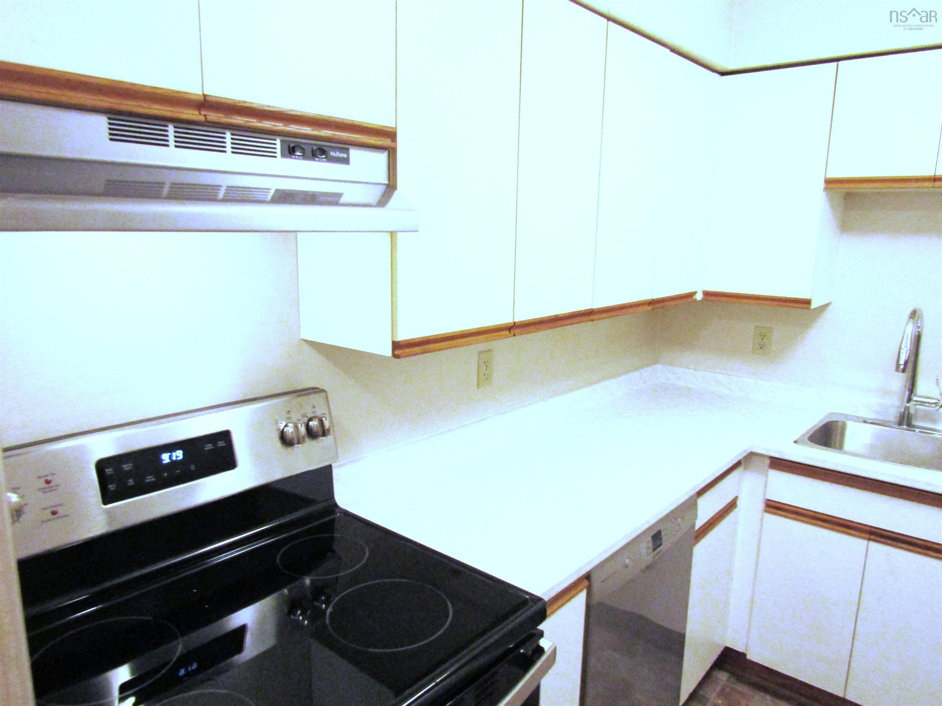 13 5 Rose Way photo #14