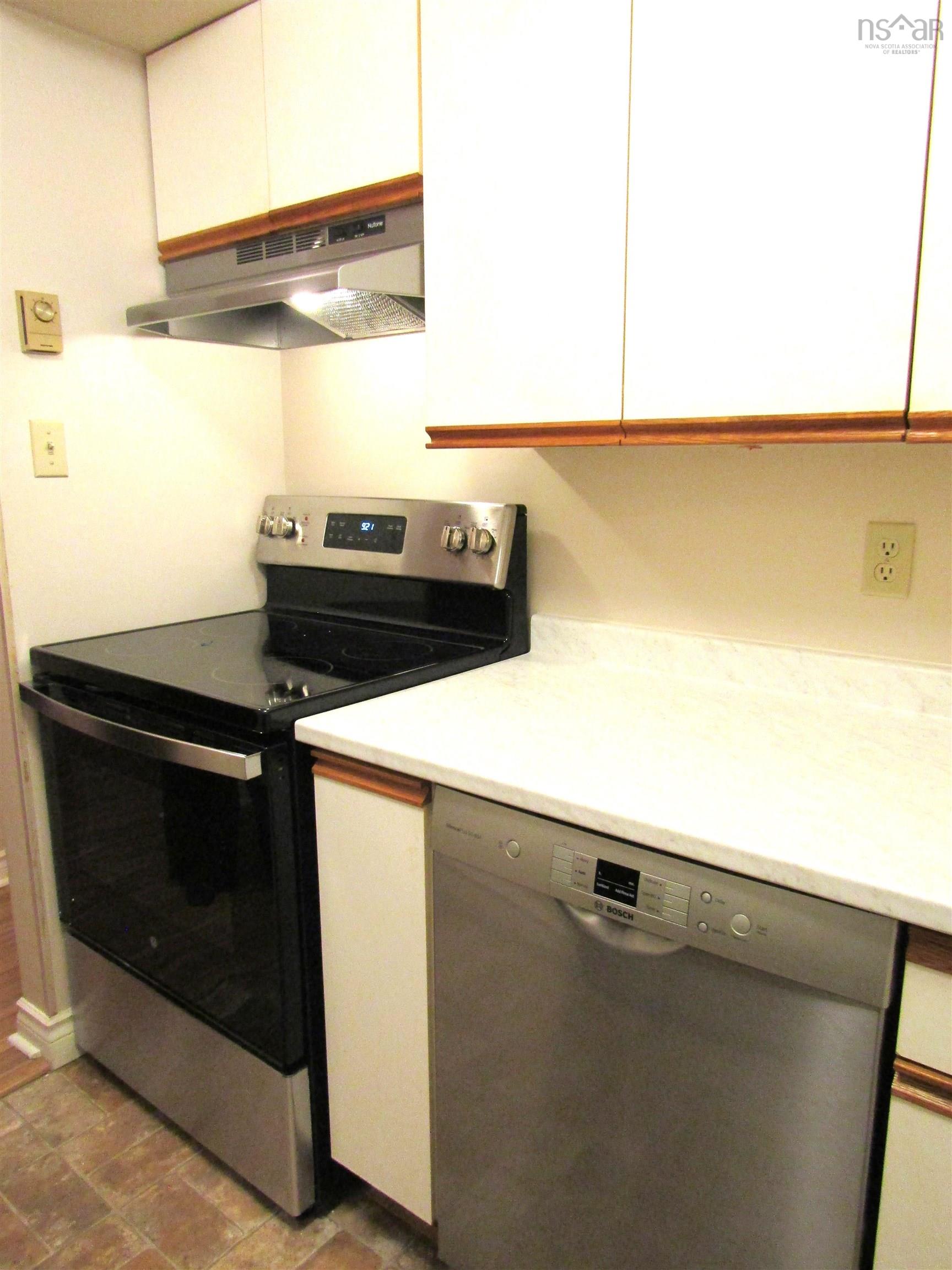 13 5 Rose Way photo #18