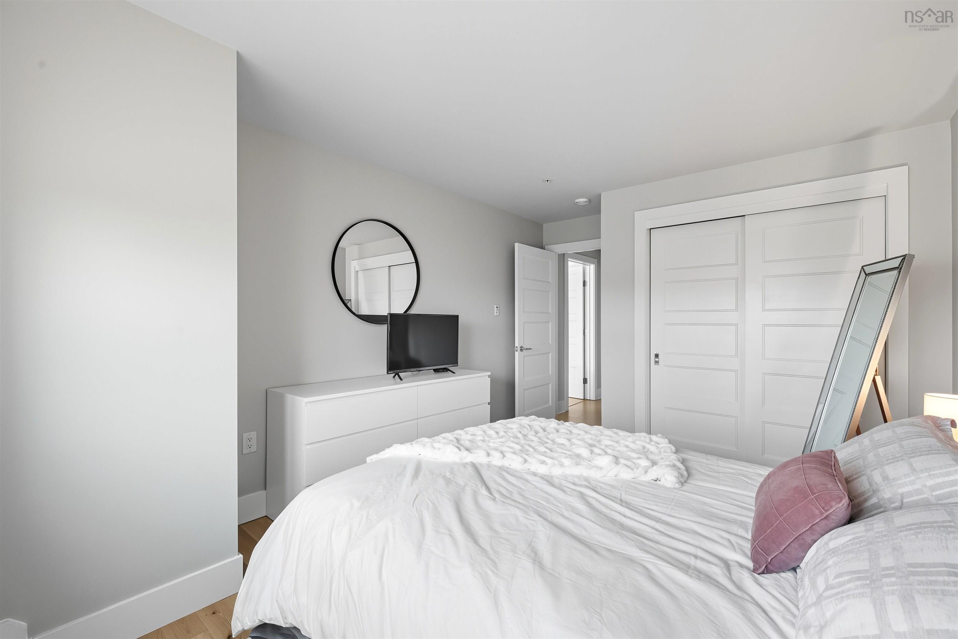 501 15 Kings Wharf Place photo #16