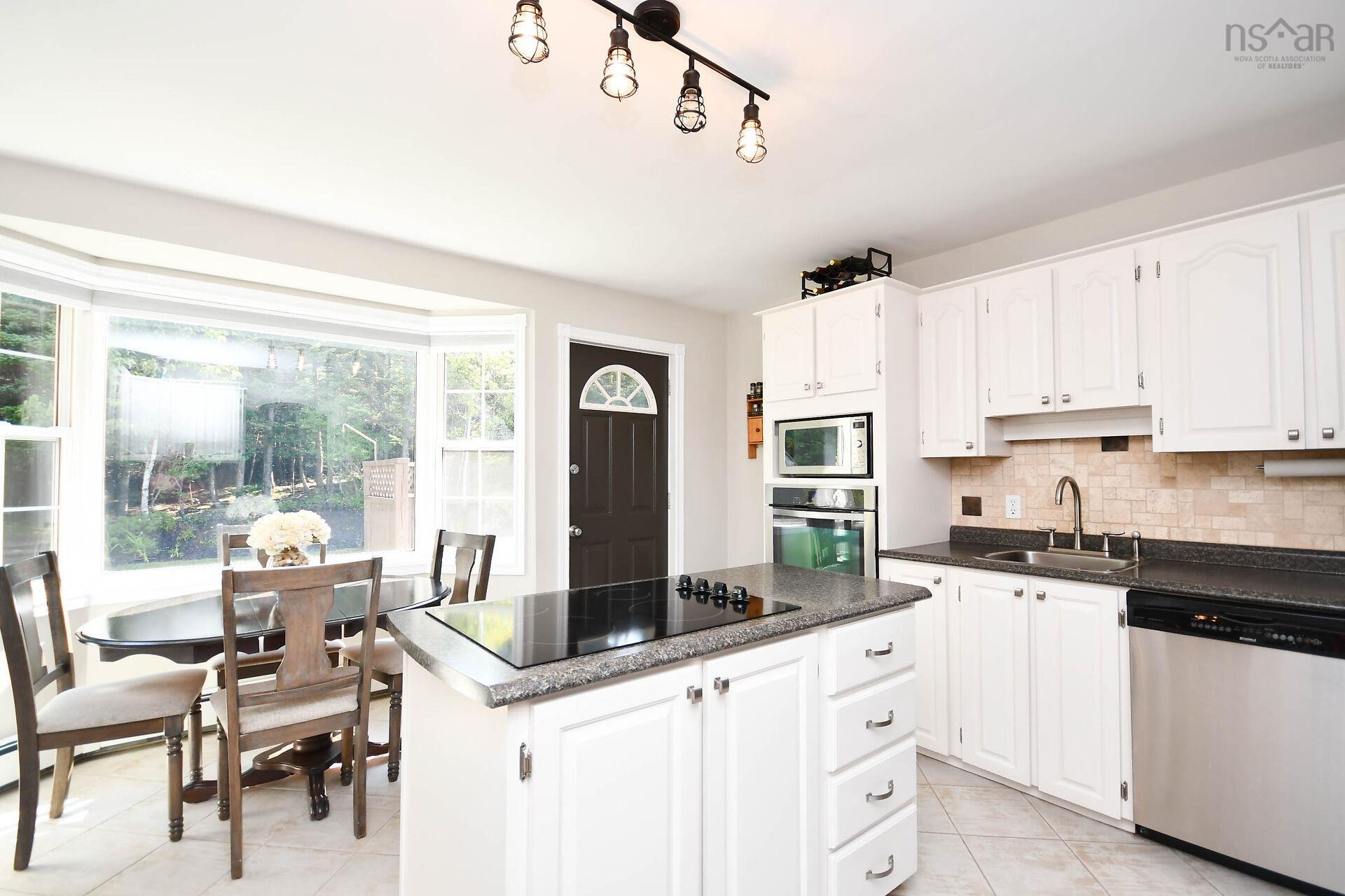 31 Barry Crescent photo #11