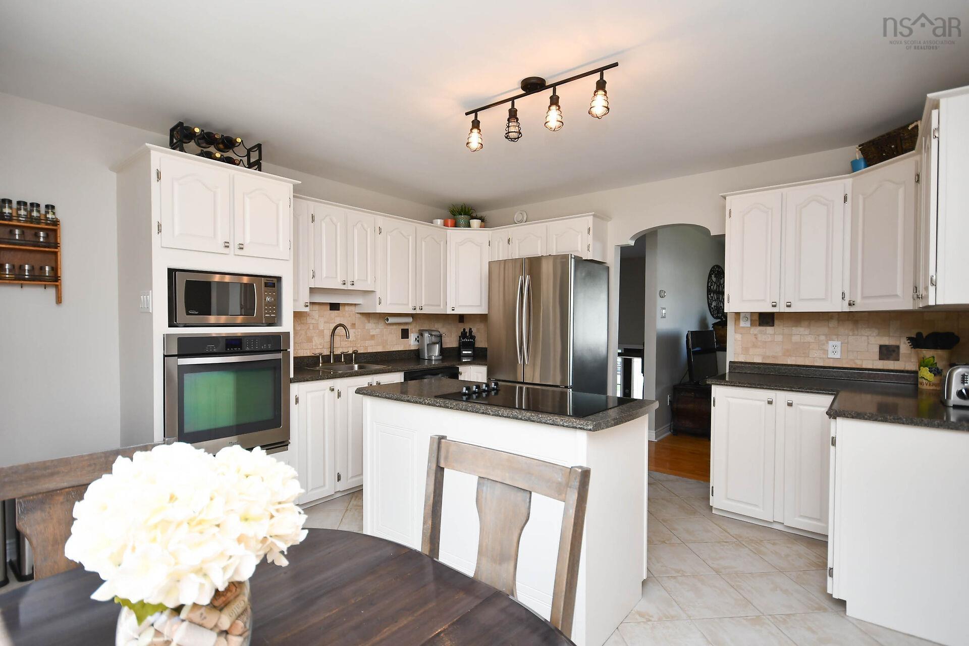 31 Barry Crescent photo #13