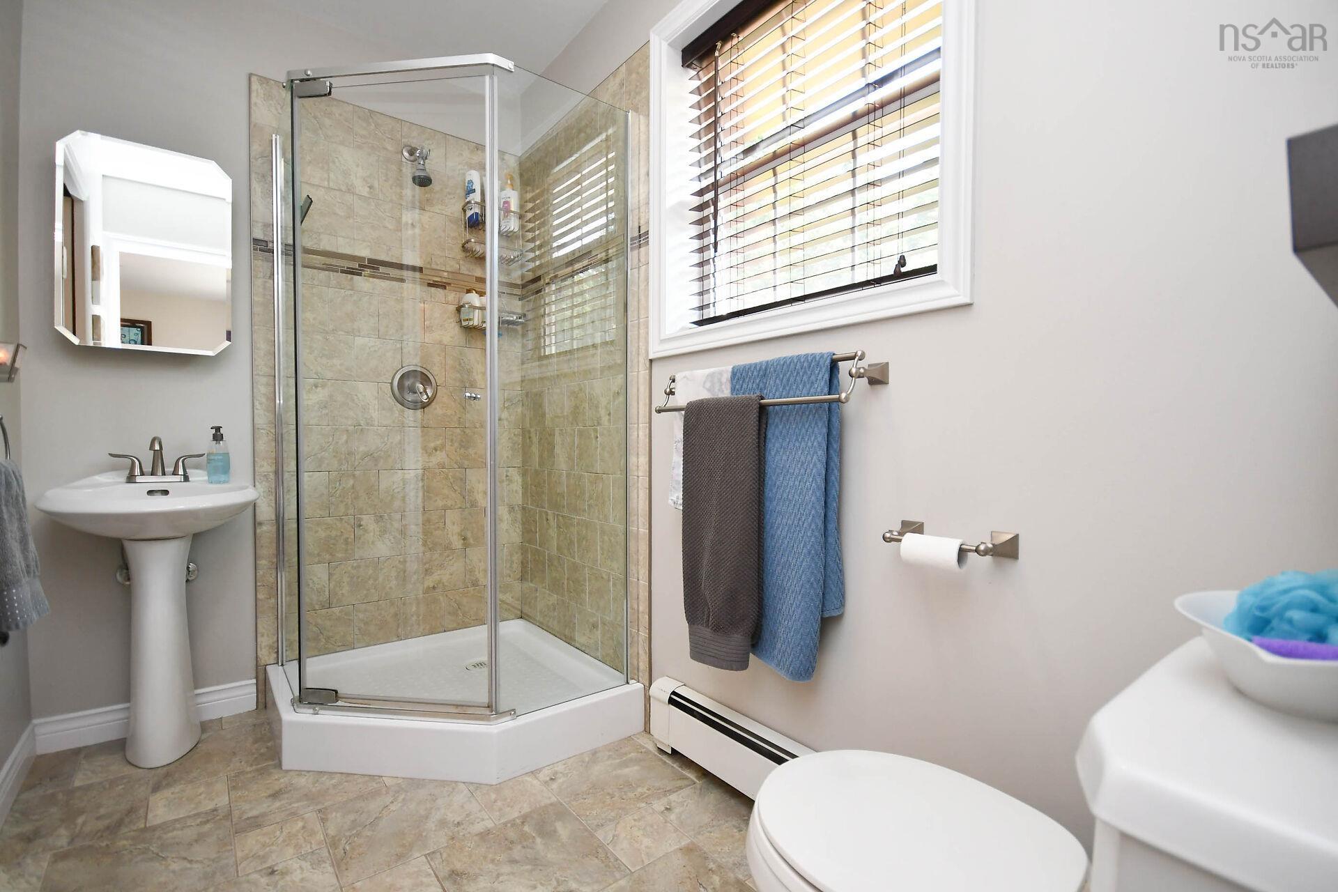 31 Barry Crescent photo #18