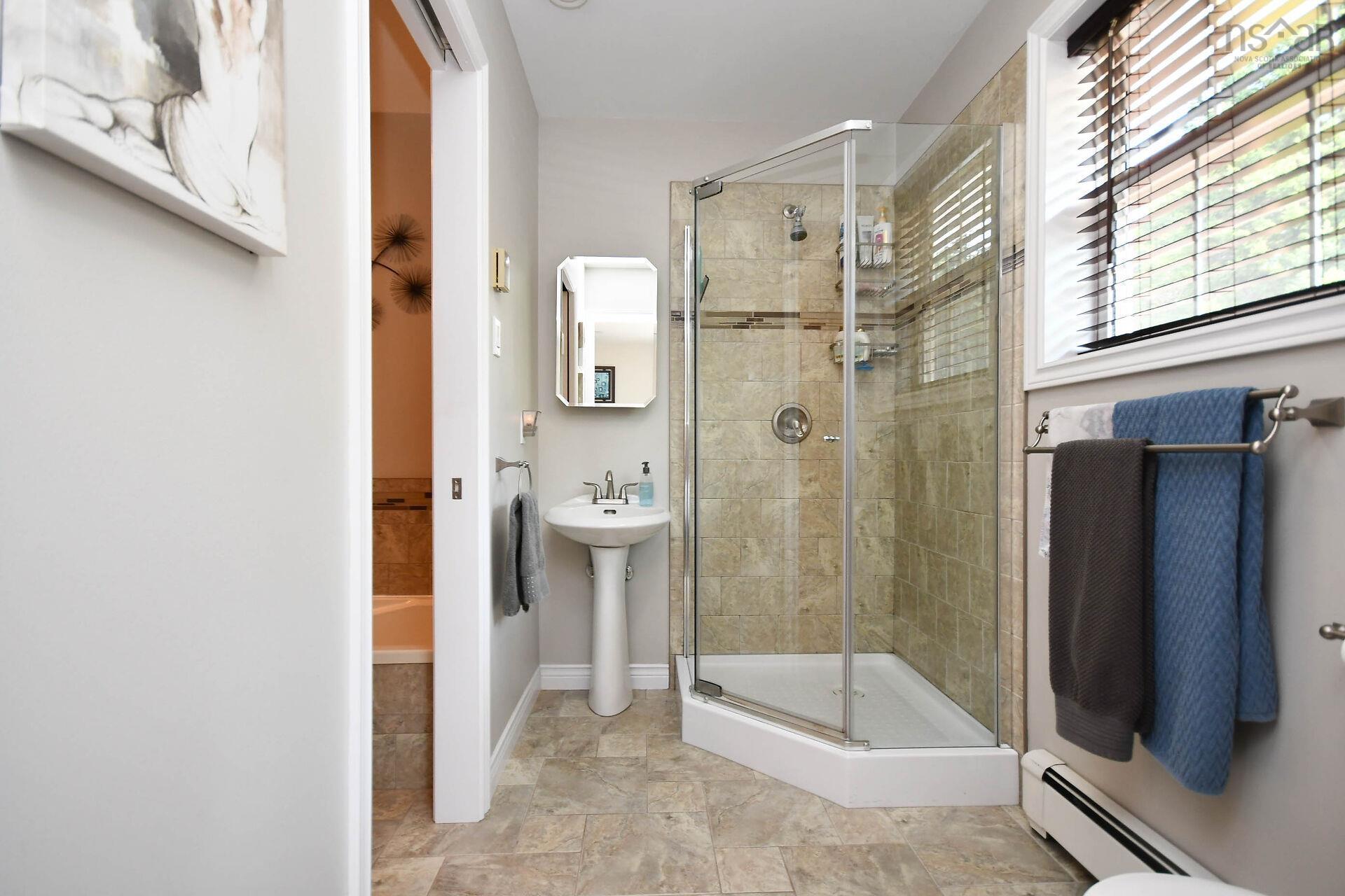 31 Barry Crescent photo #21