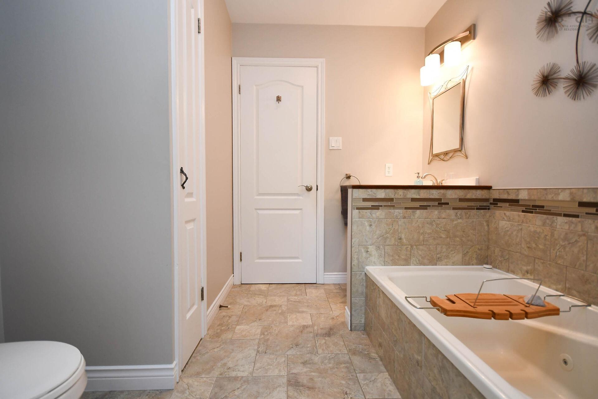 31 Barry Crescent photo #23