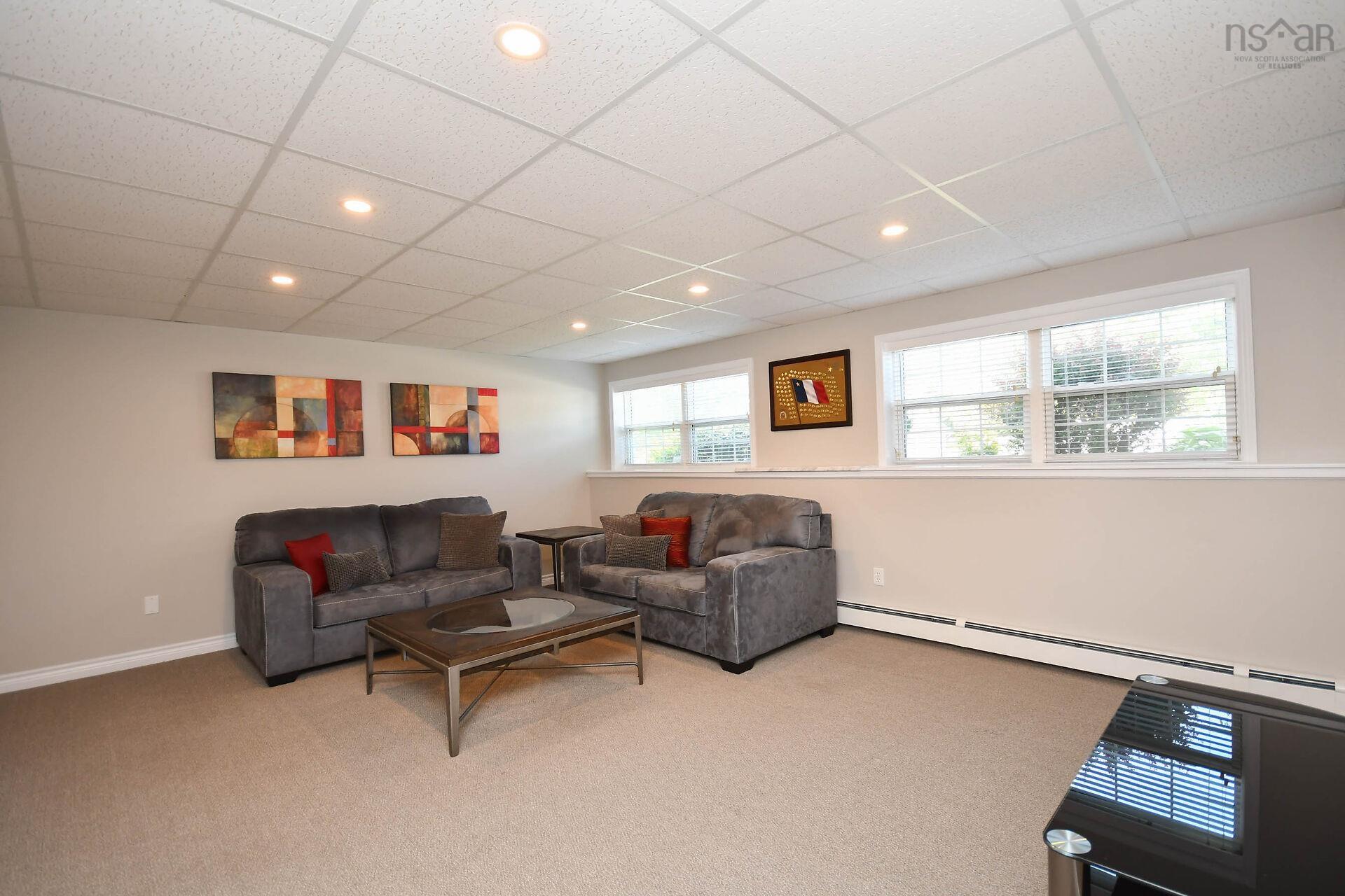 31 Barry Crescent photo #28