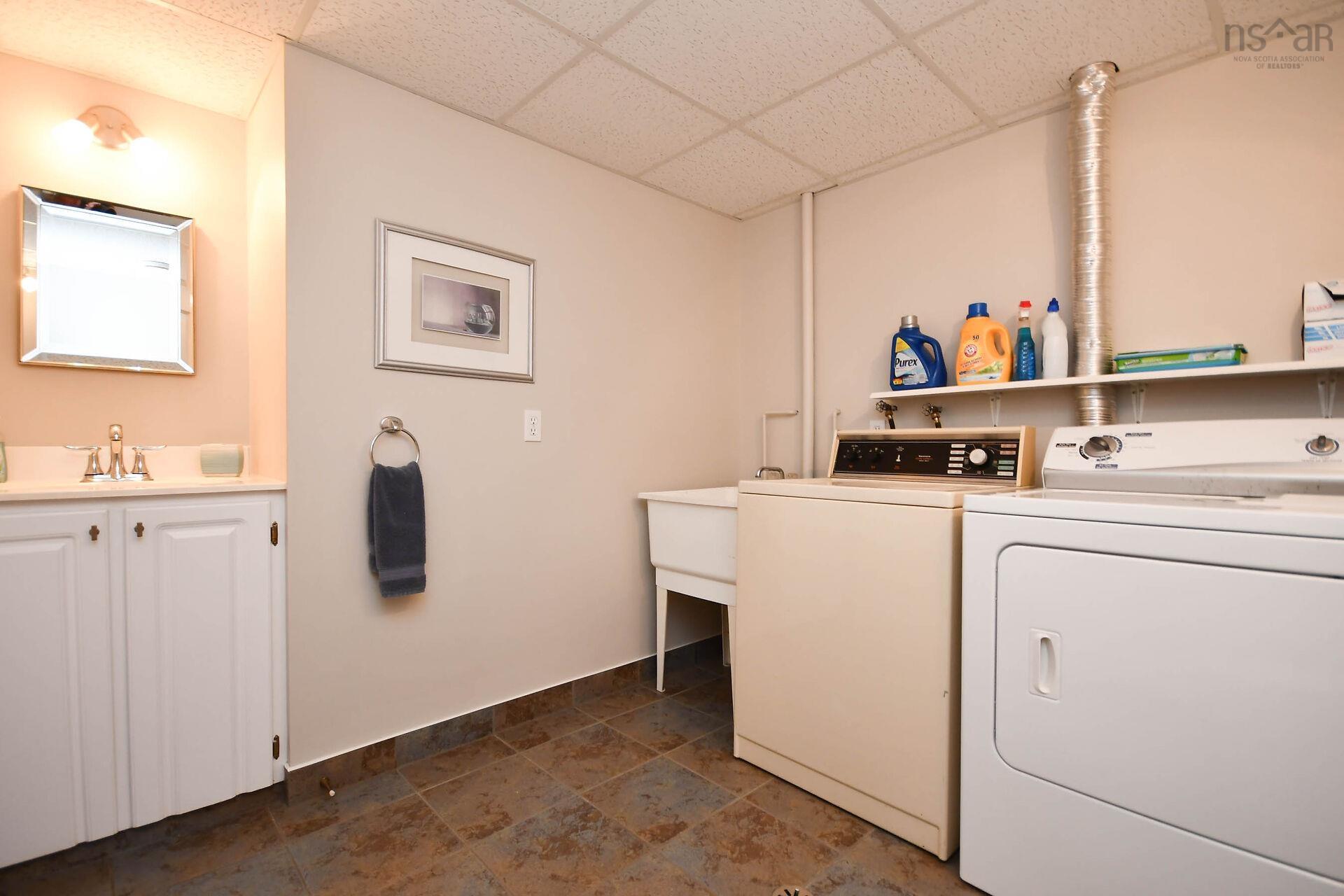 31 Barry Crescent photo #31