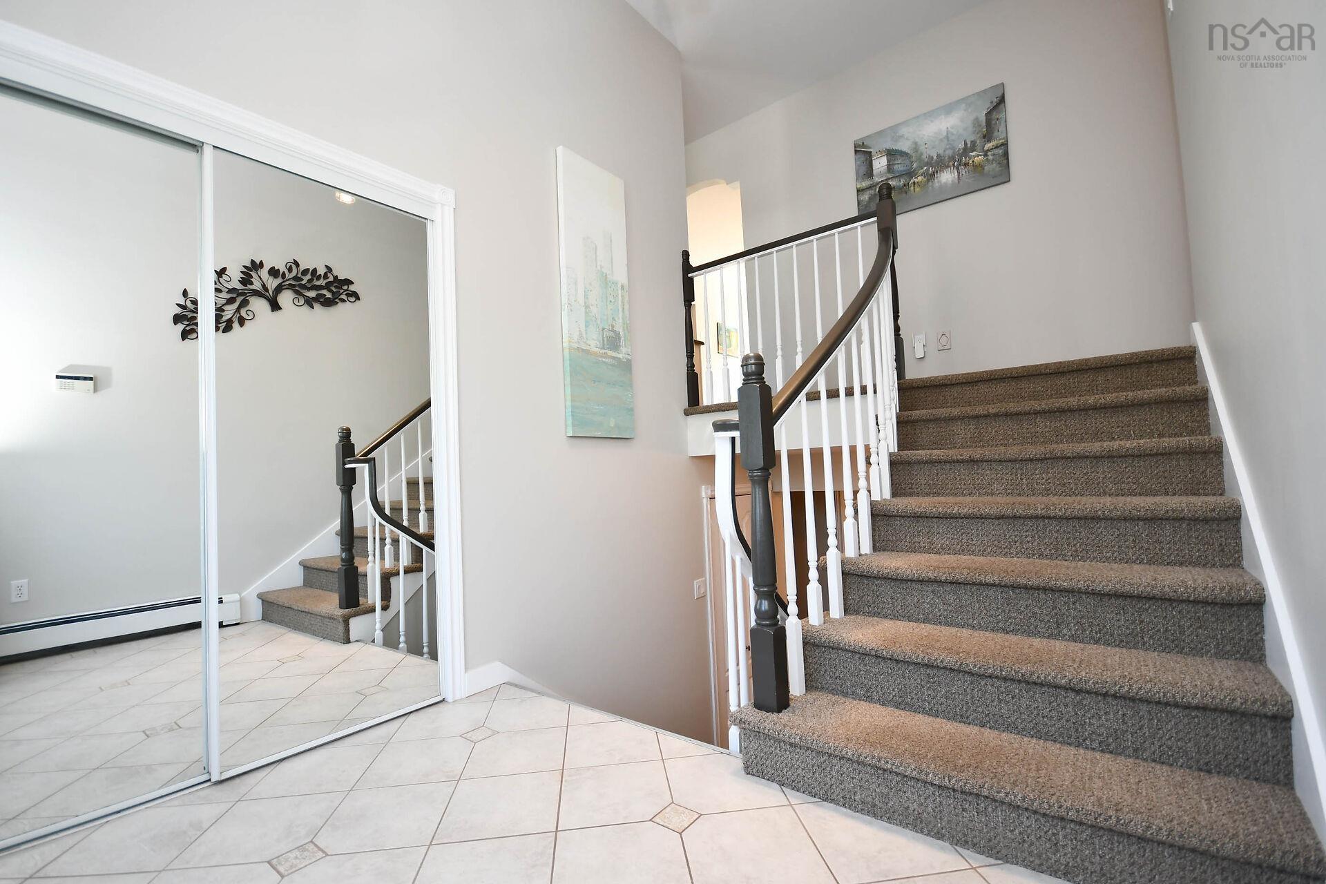 31 Barry Crescent photo #5