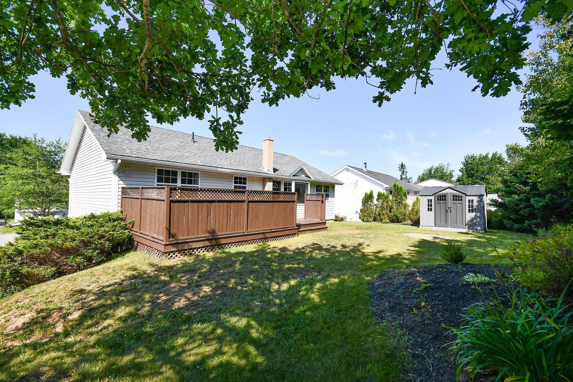 31 Barry Crescent photo #41