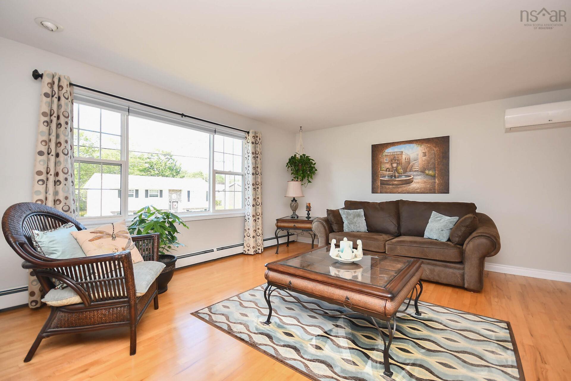 31 Barry Crescent photo #6