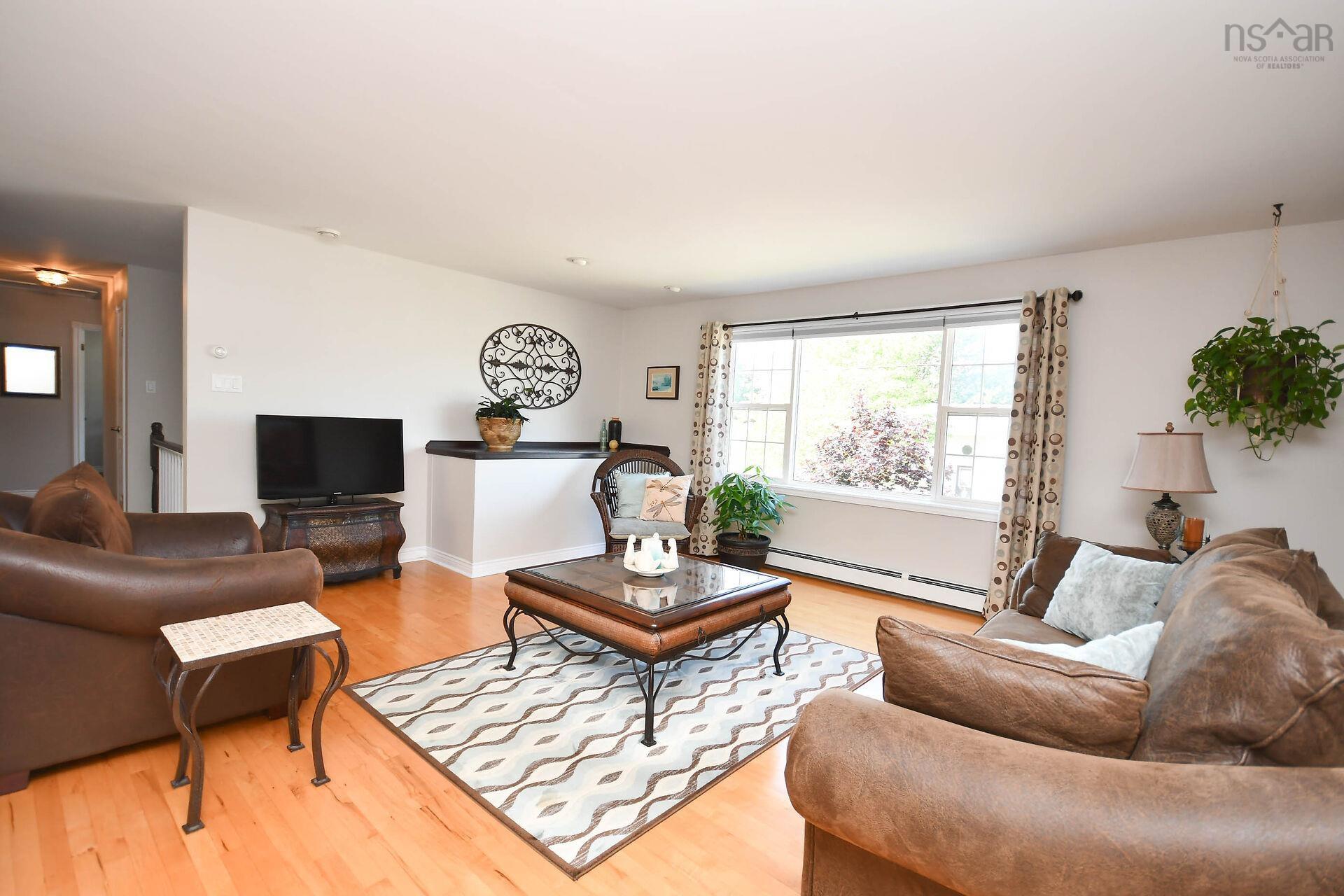 31 Barry Crescent photo #8