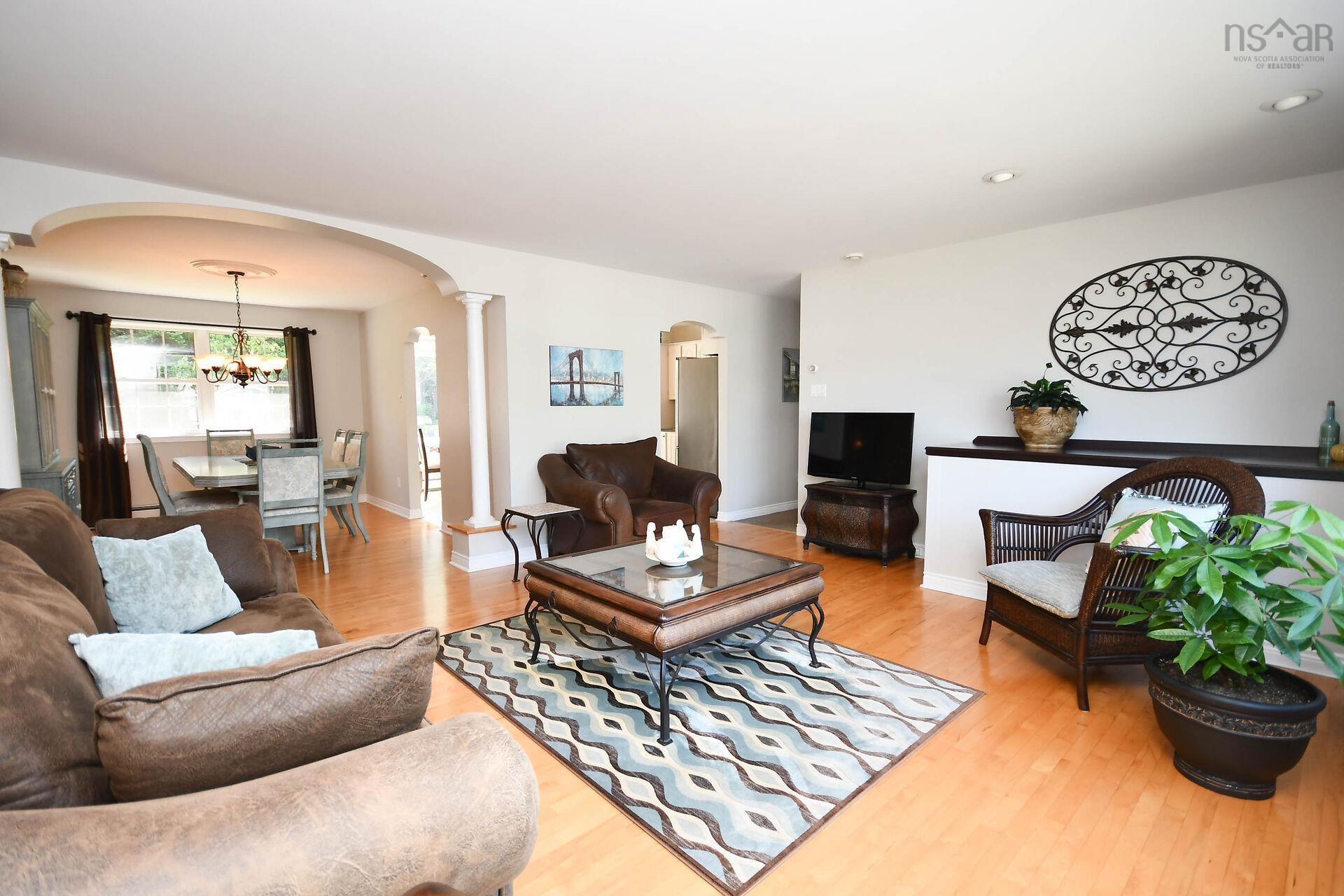 31 Barry Crescent photo #9