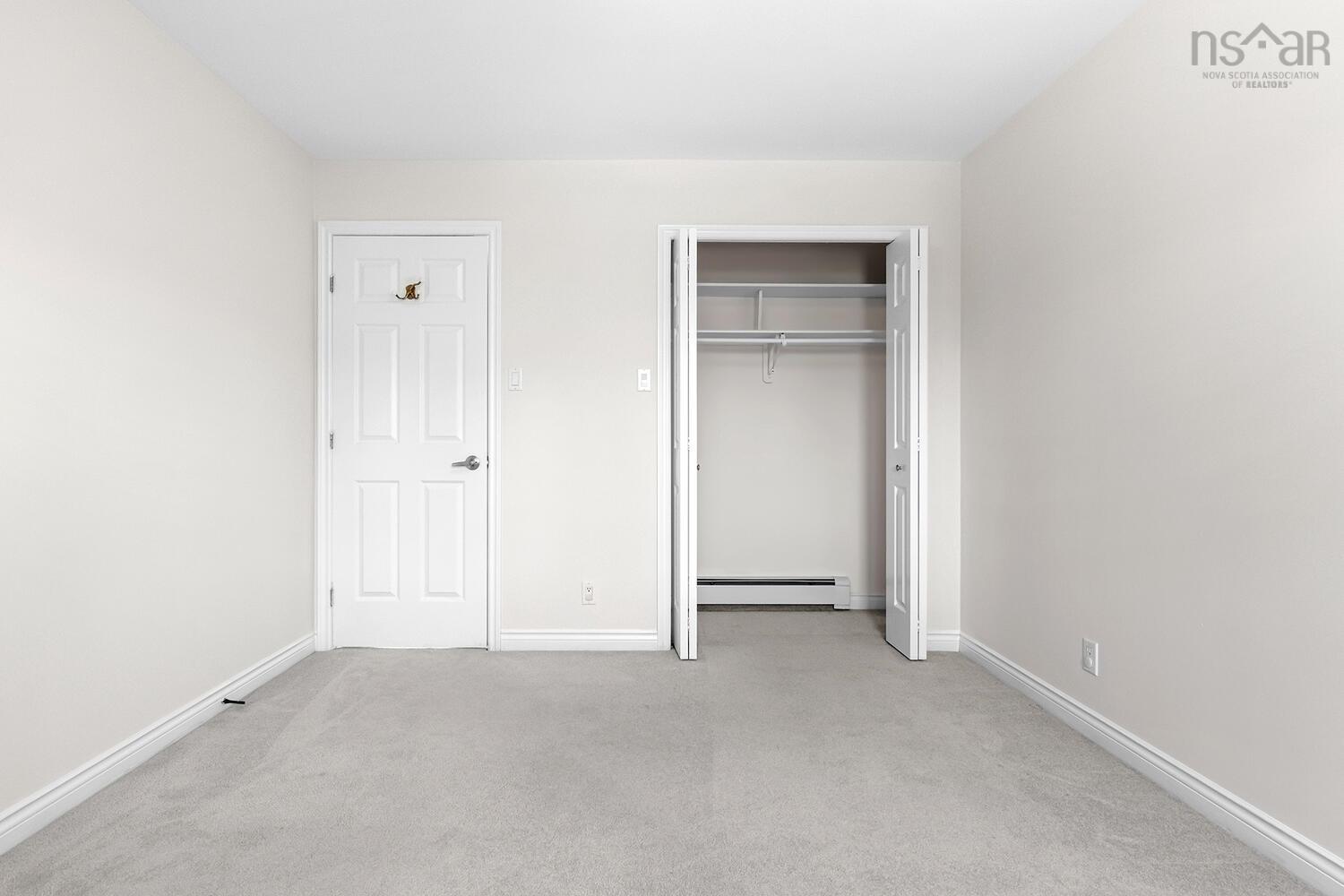 15 Essex Lane photo #19