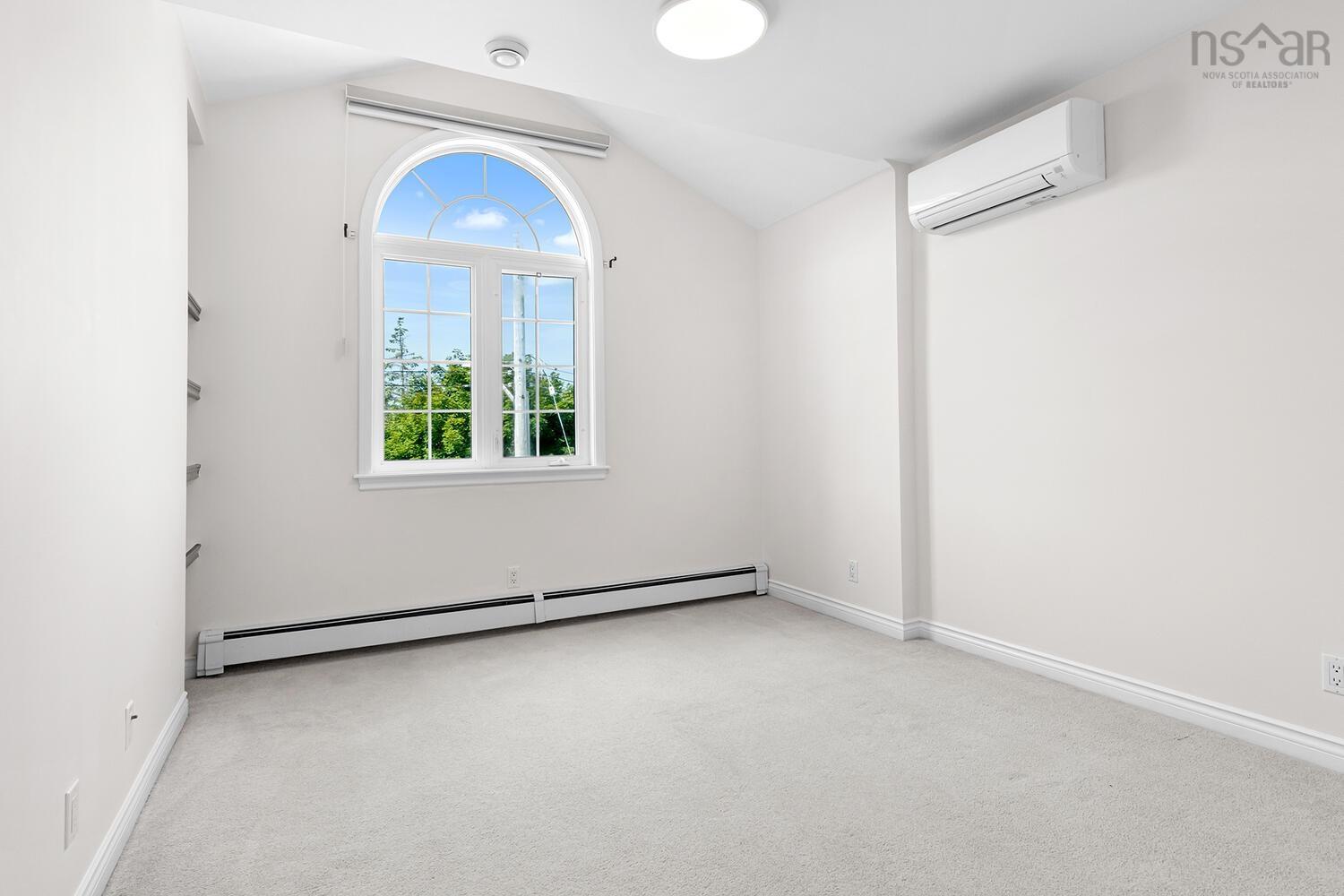 15 Essex Lane photo #20