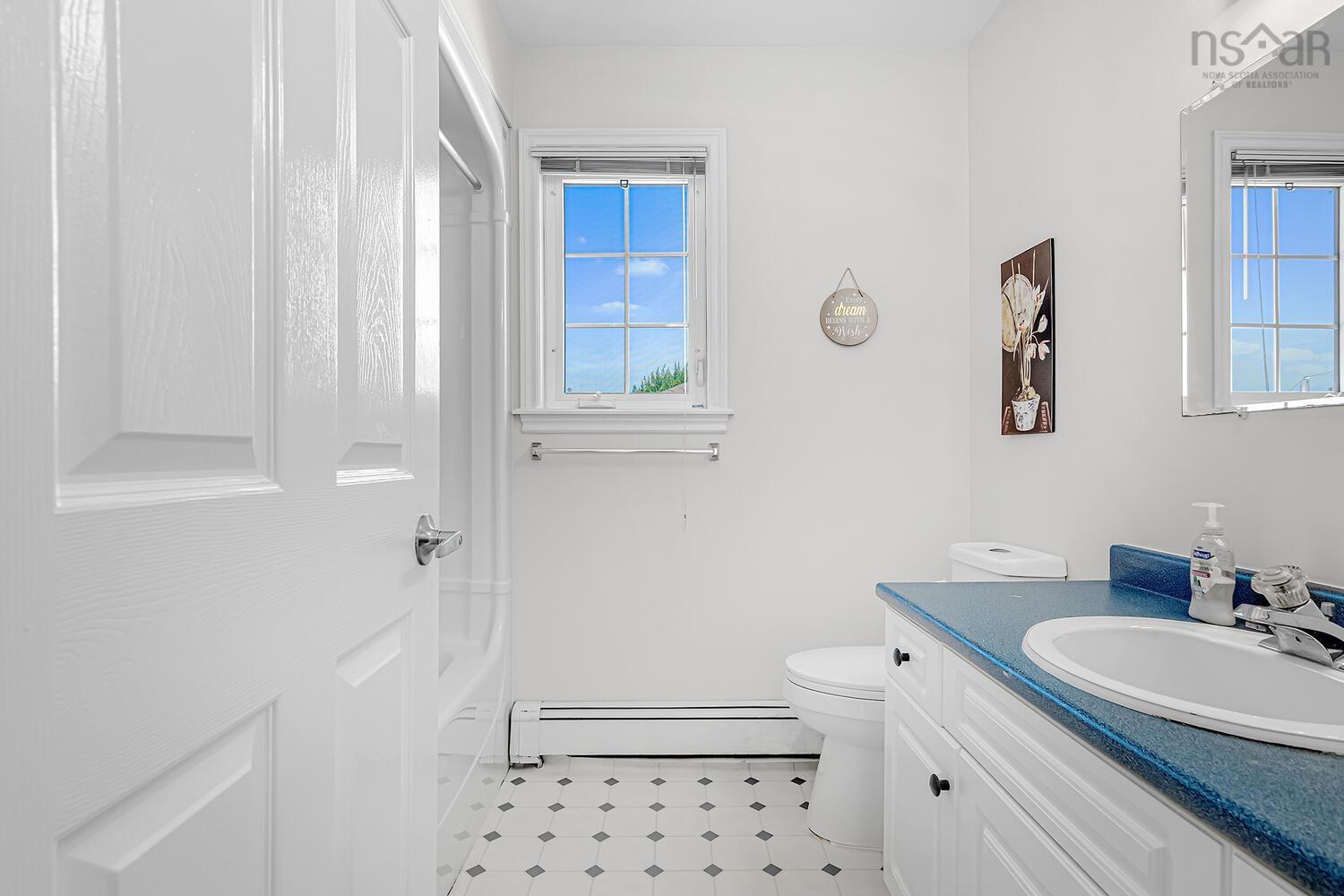 15 Essex Lane photo #21